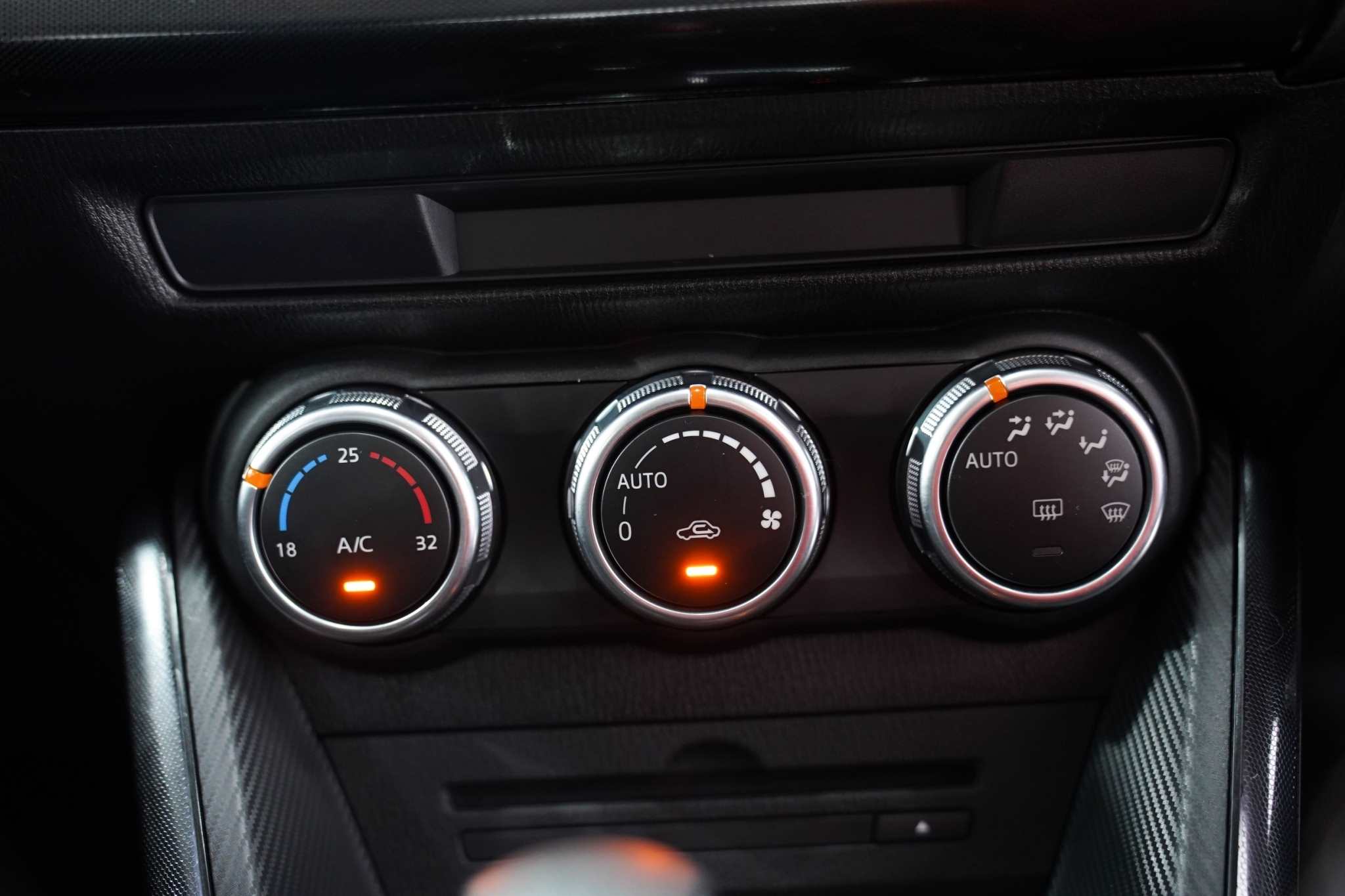 2015 MAZDA2 1.5 XD SPORT HIGHT AT