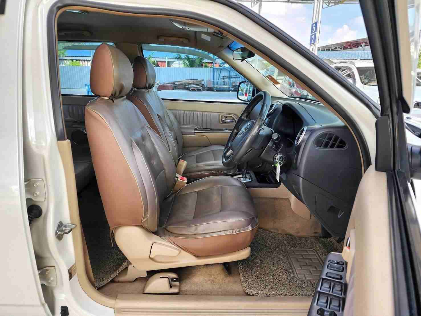2011 Isuzu D-max hilander Super Titanium  3.0 Ddi I-TEQ A/T