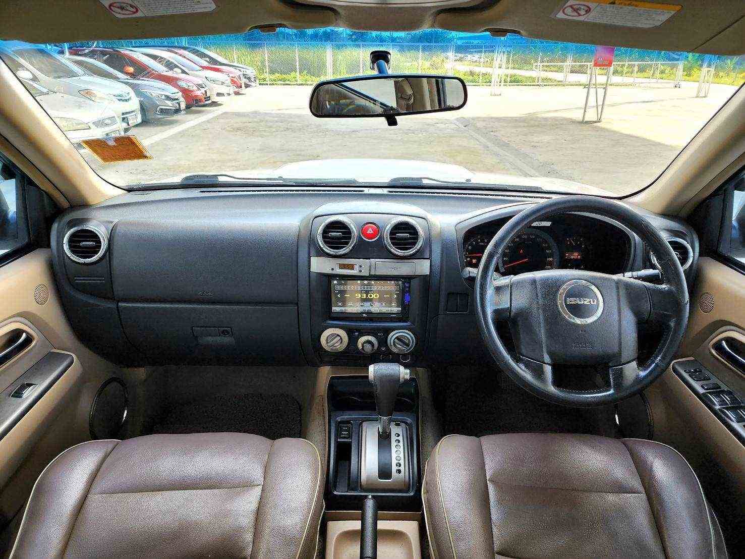 2011 Isuzu D-max hilander Super Titanium  3.0 Ddi I-TEQ A/T