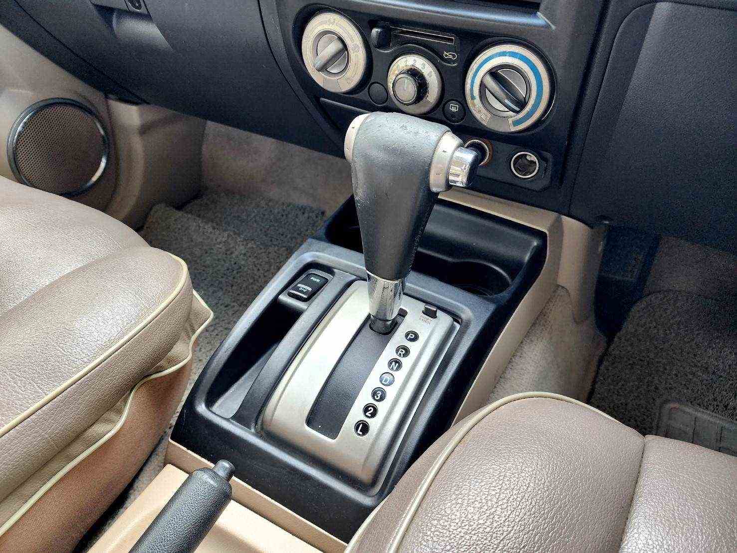 2011 Isuzu D-max hilander Super Titanium  3.0 Ddi I-TEQ A/T