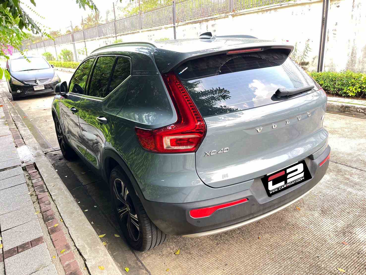 2023 Volvo XC40 Recharge T5 R-Design