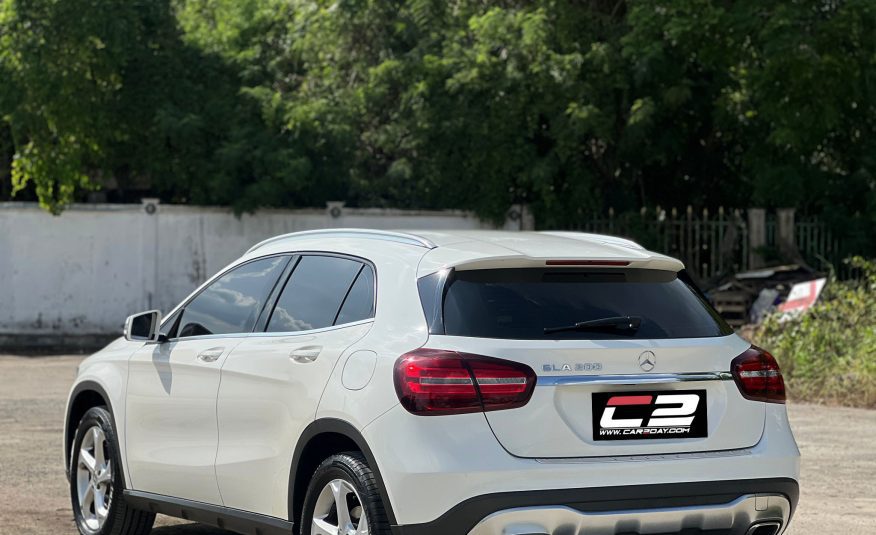 2019 Mercedes-Benz GLA200 1.6 Urban Facelift (W156)