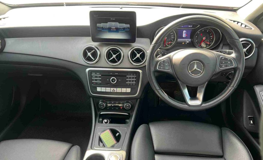 2019 Mercedes-Benz GLA200 1.6 Urban Facelift (W156)