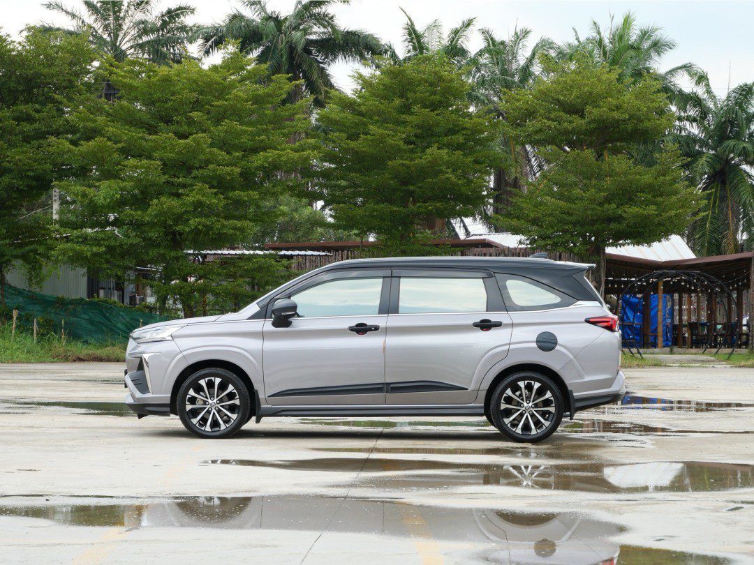 2023 TOYOTA VELOZ Wagon 4dr Premium 7st CVT FWD 1.5i (CBU)