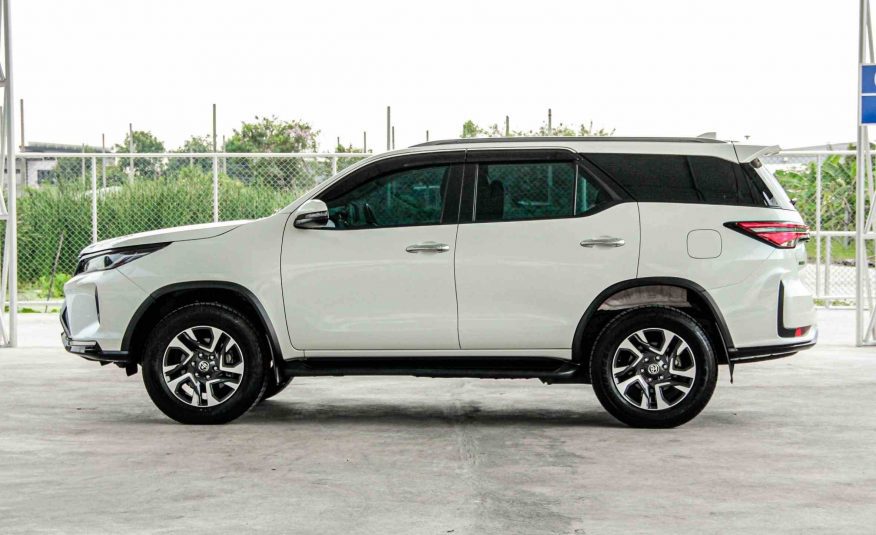 2022 TOYOTA FORTUNER 2.4 V LEADER