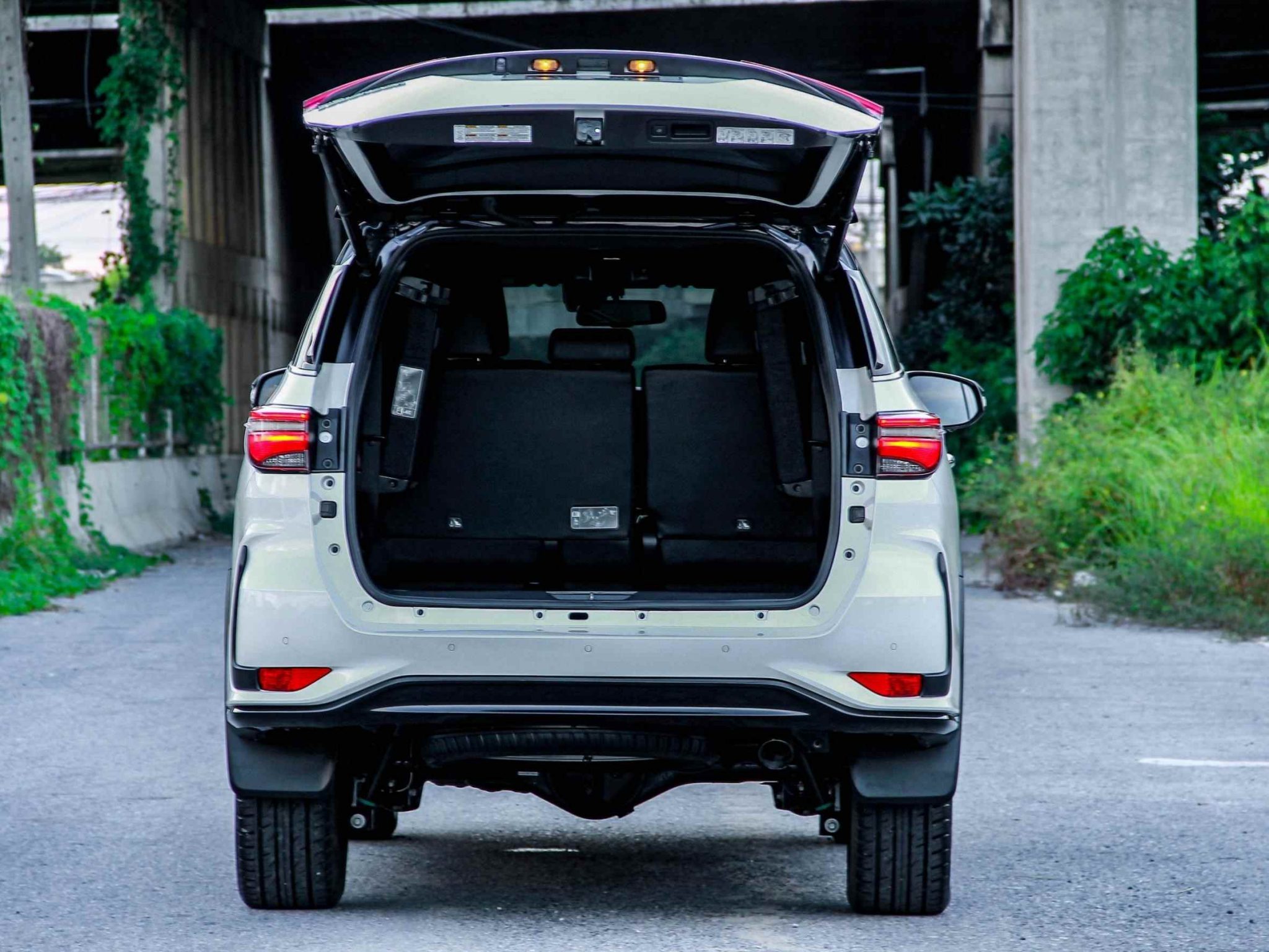 2022 TOYOTA FORTUNER 2.8 LEGENDER BLACK TOP
