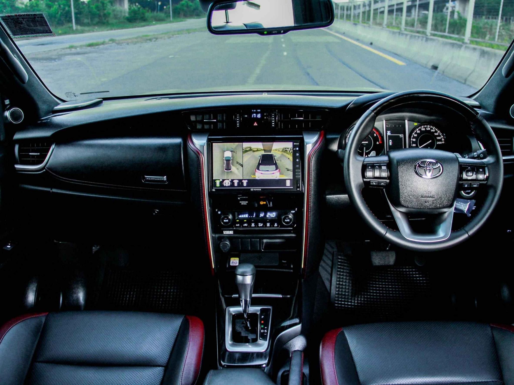 2022 TOYOTA FORTUNER 2.8 LEGENDER BLACK TOP