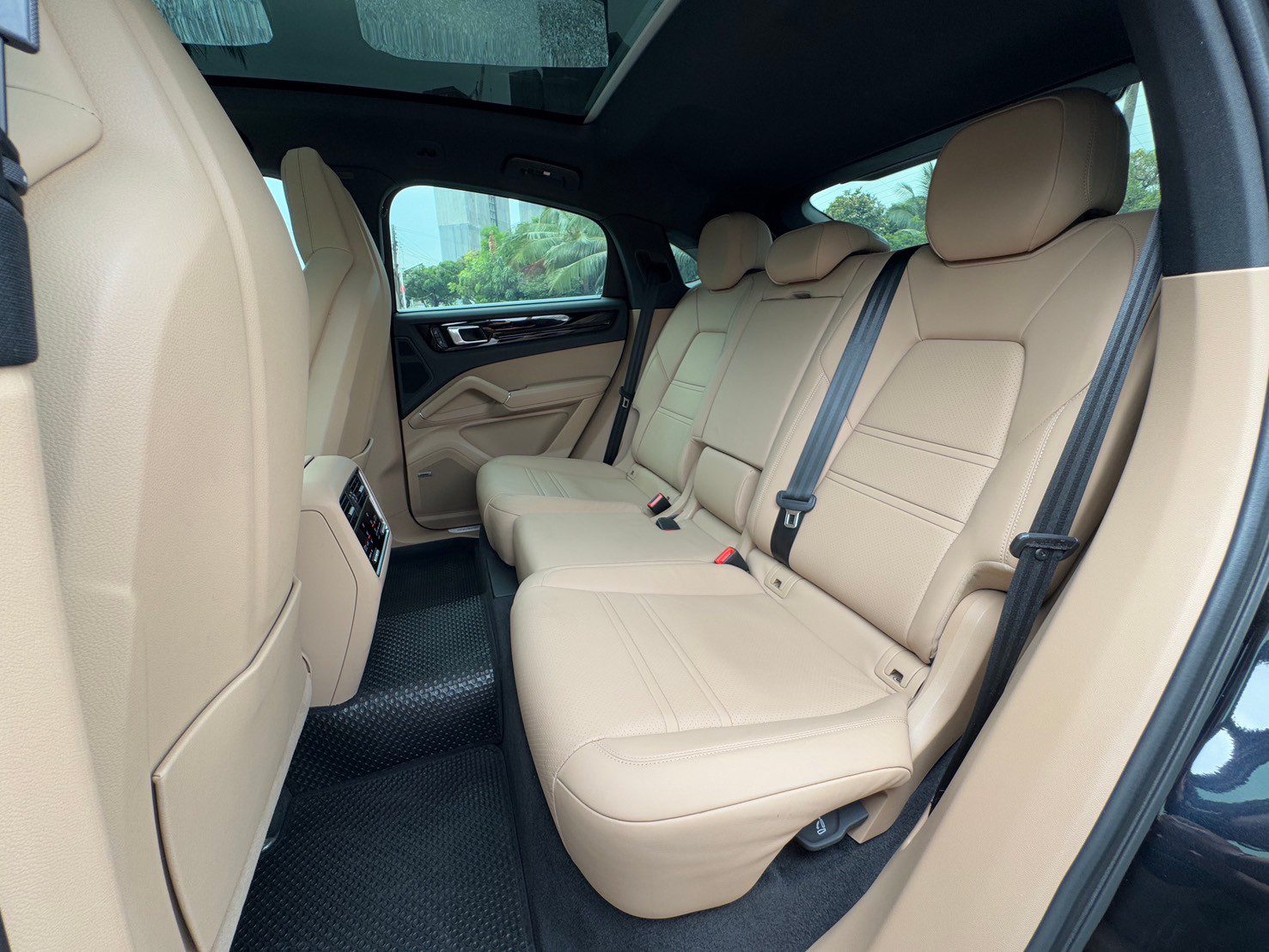 2022 Porsche Cayenne e-hybrid Coupe