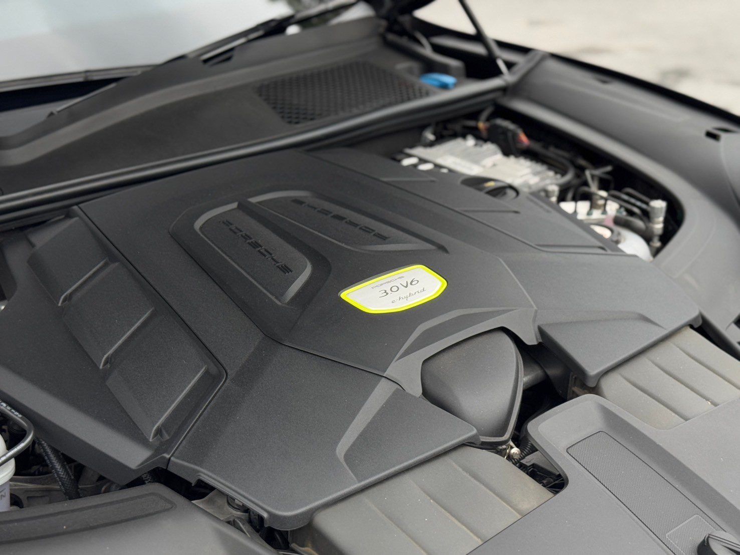 2022 Porsche Cayenne e-hybrid Coupe