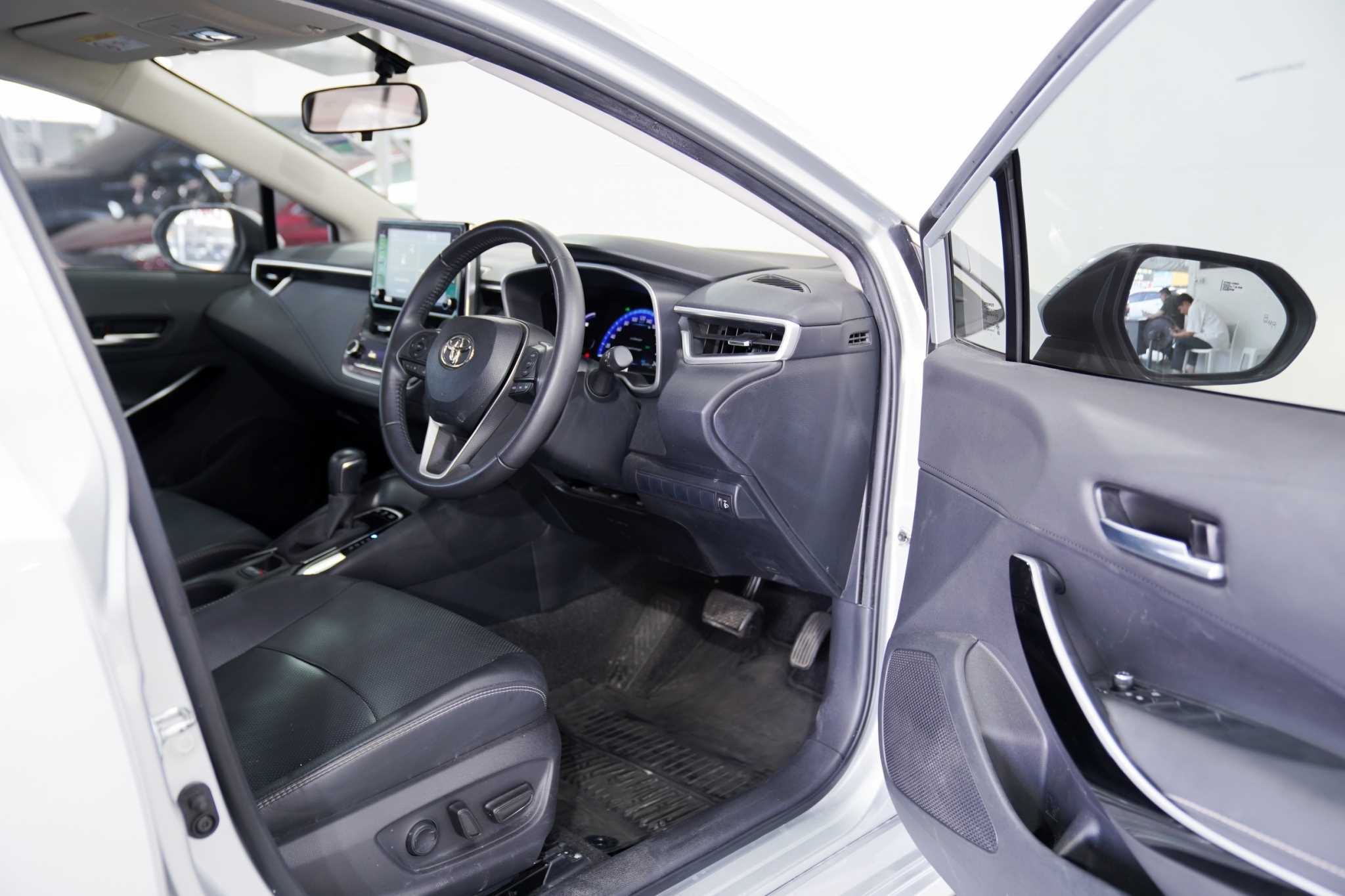2022 TOYOTA ALTIS 1.8 HEV PREMIUN AT