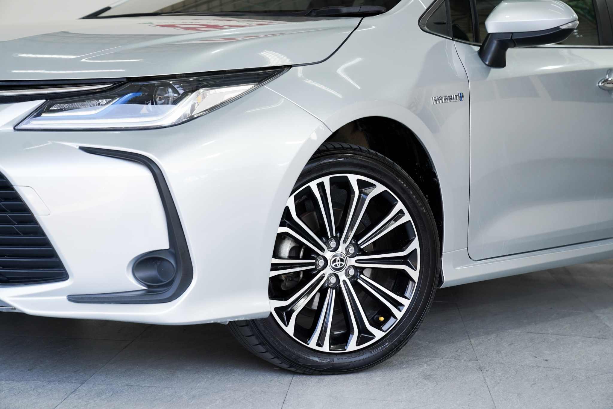 2022 TOYOTA ALTIS 1.8 HEV PREMIUN AT
