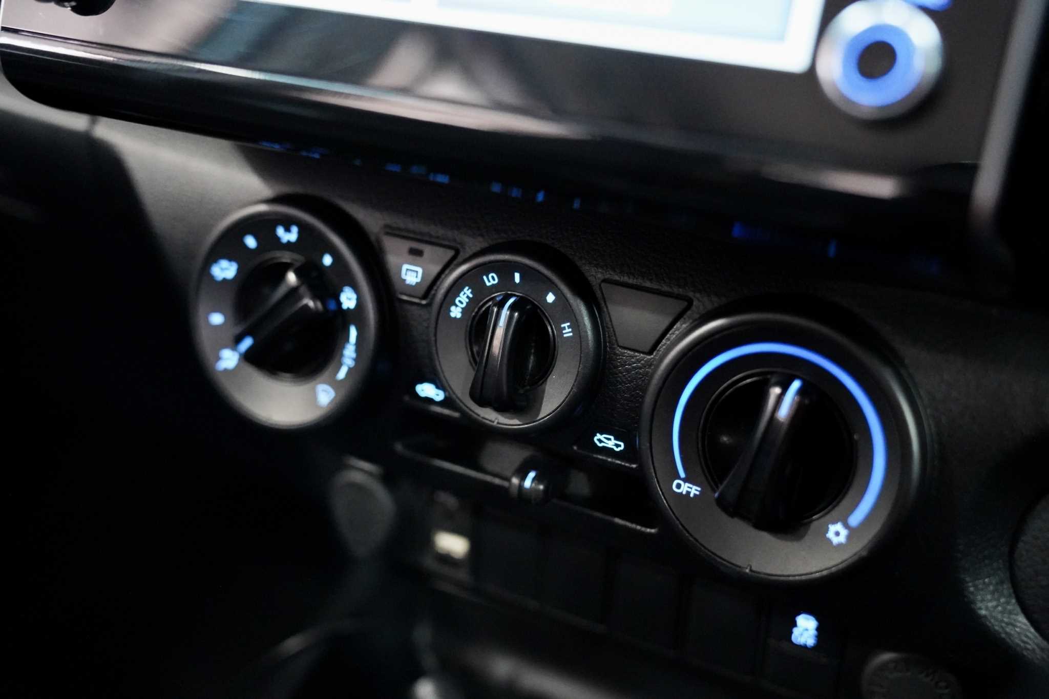2021 TOYOTA REVO 2.4 MID DOUBLECAB AT