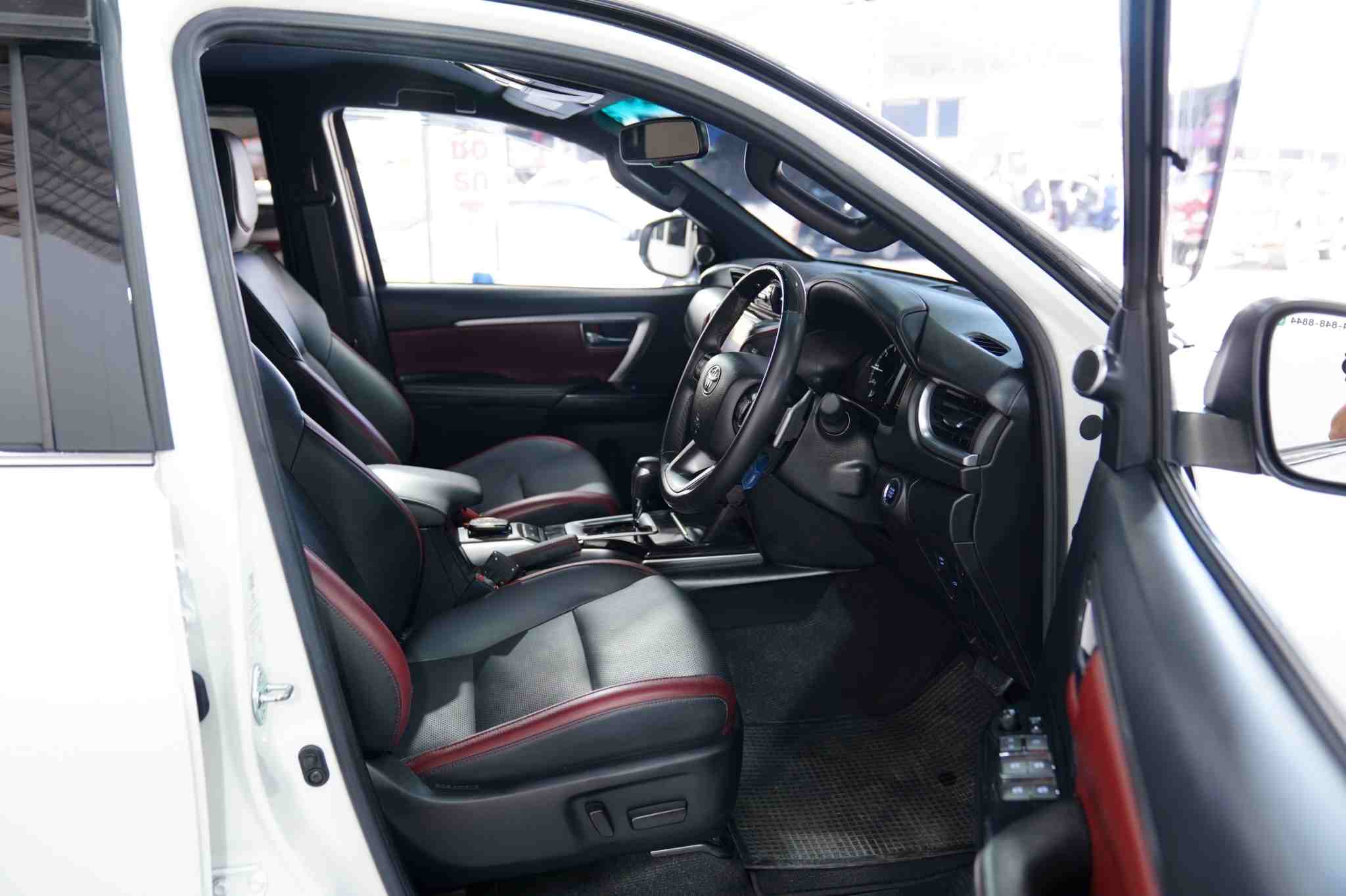 2022 TOYOTA FORTUNER 2.4 Legender AT