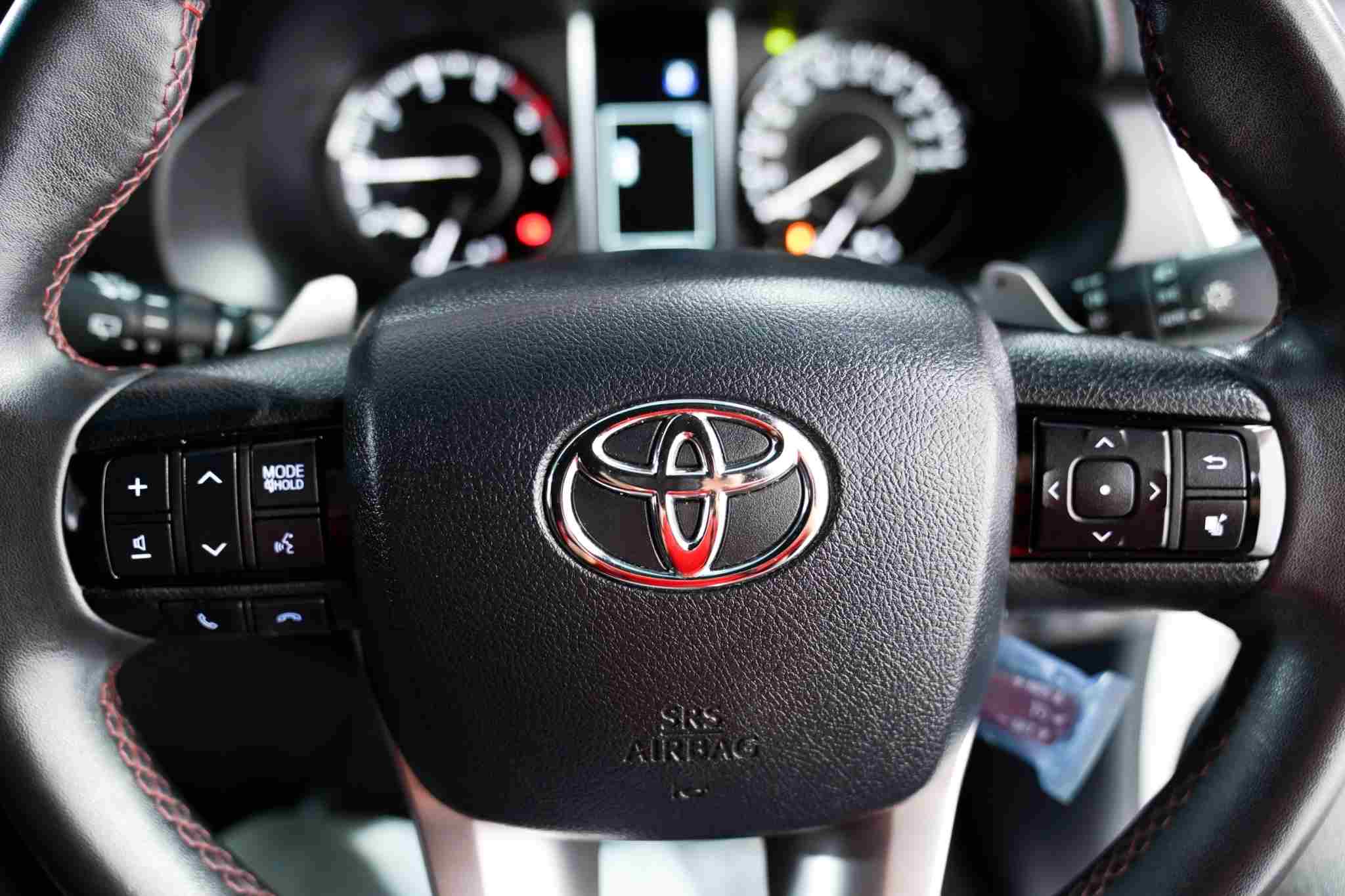 2022 TOYOTA FORTUNER 2.4 Legender AT