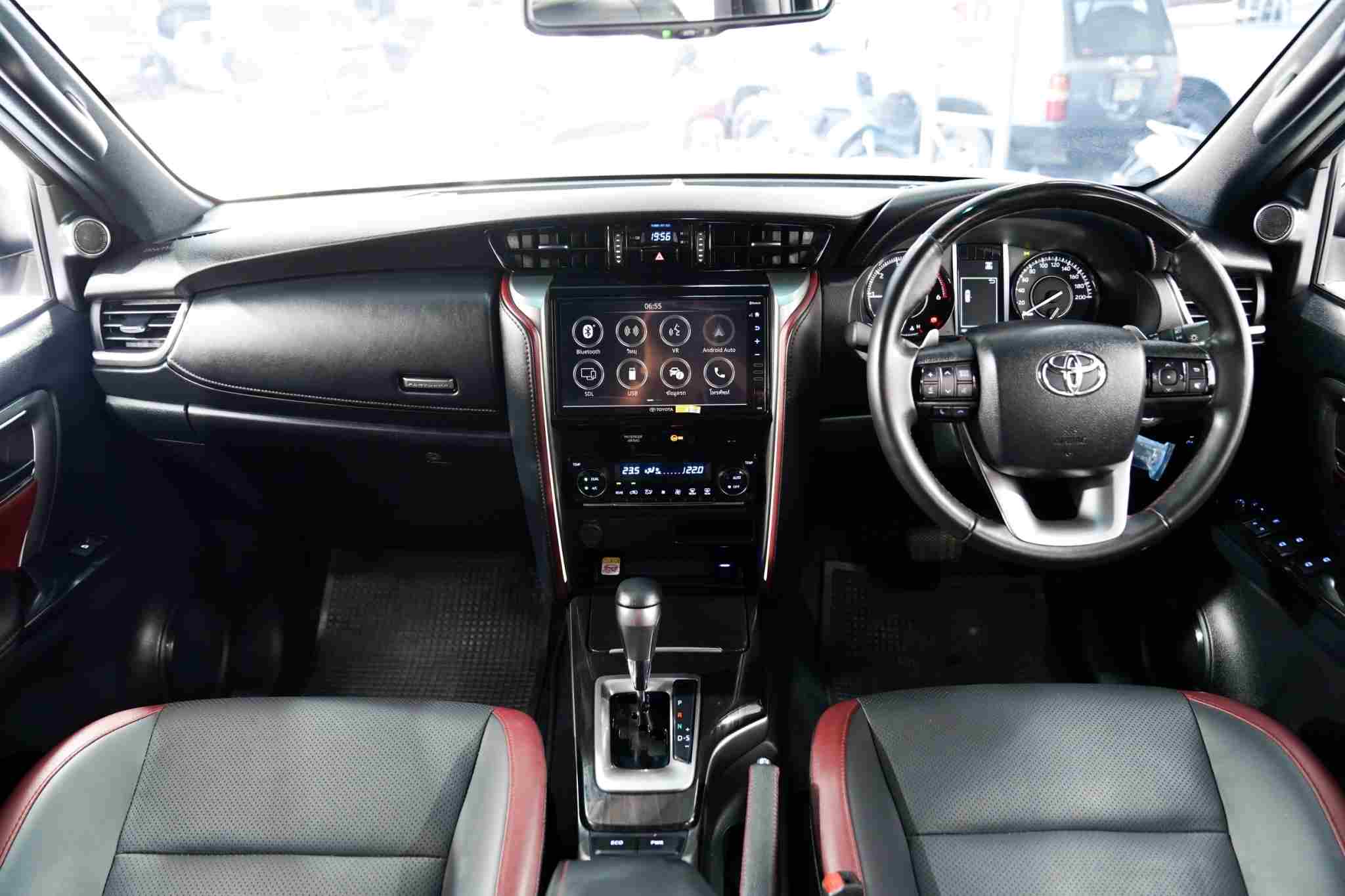 2022 TOYOTA FORTUNER 2.4 Legender AT
