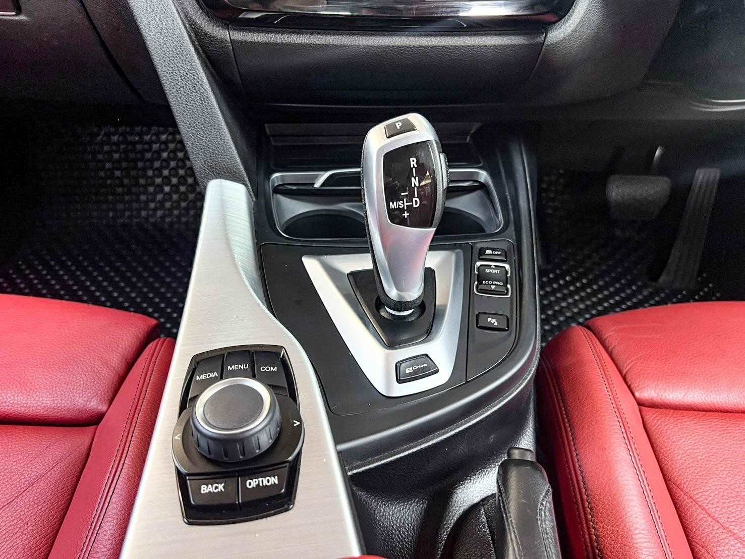 2019 BMW SERIES3 330e 2.0 Sport