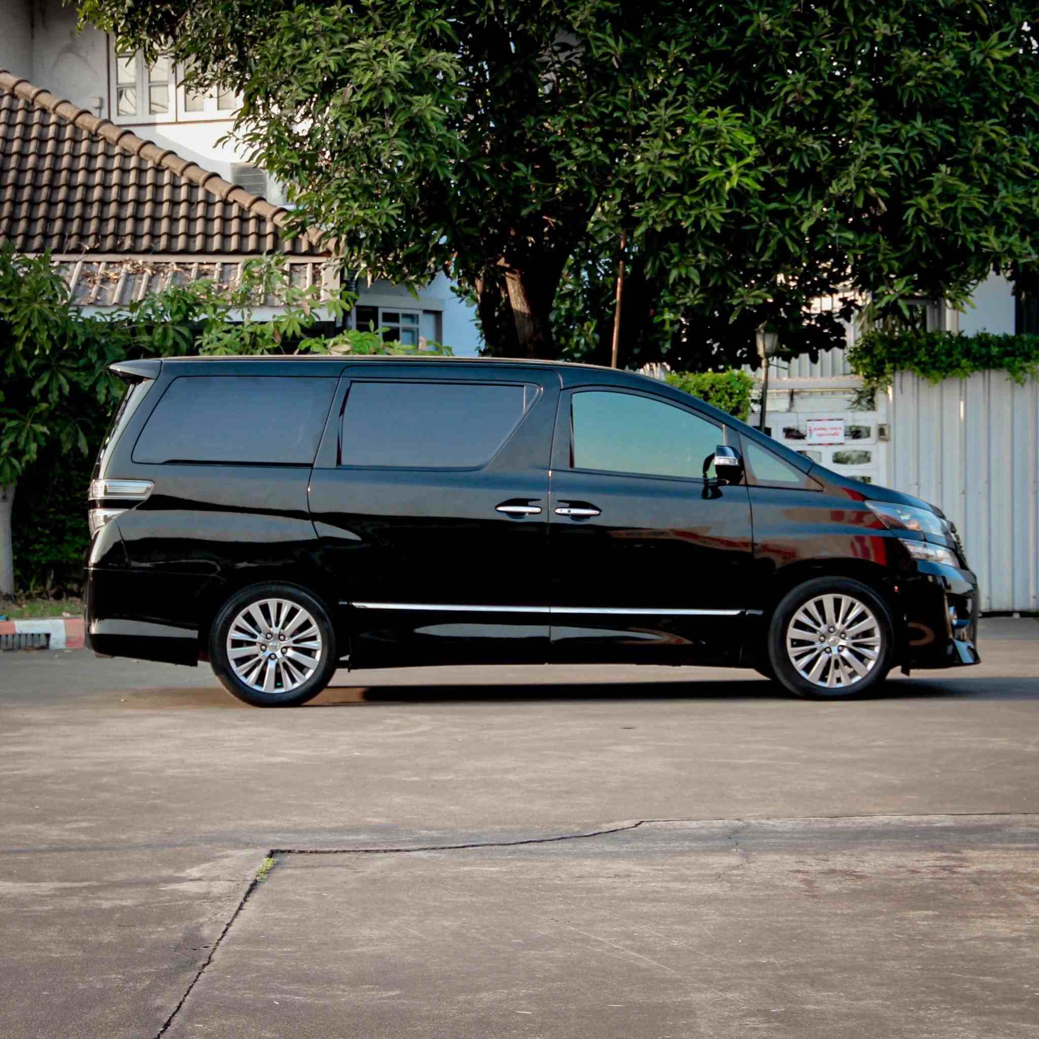 2014 Toyota Vellfire 2.4 Golden Eyes II Wagon
