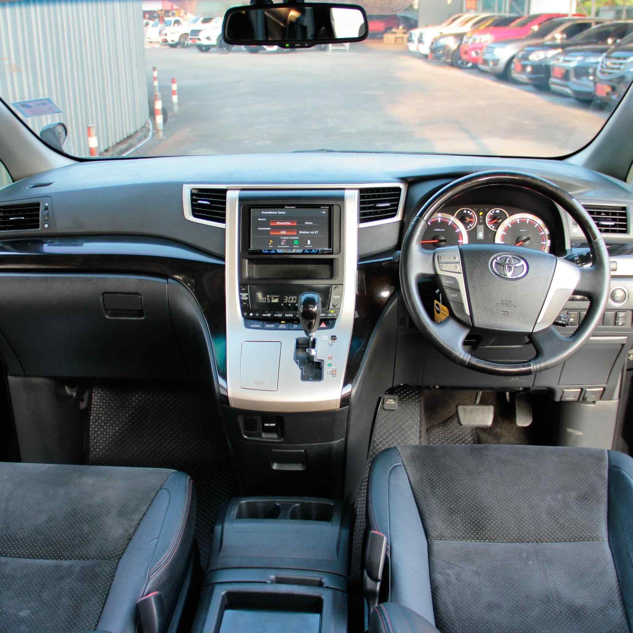 2014 Toyota Vellfire 2.4 Golden Eyes II Wagon