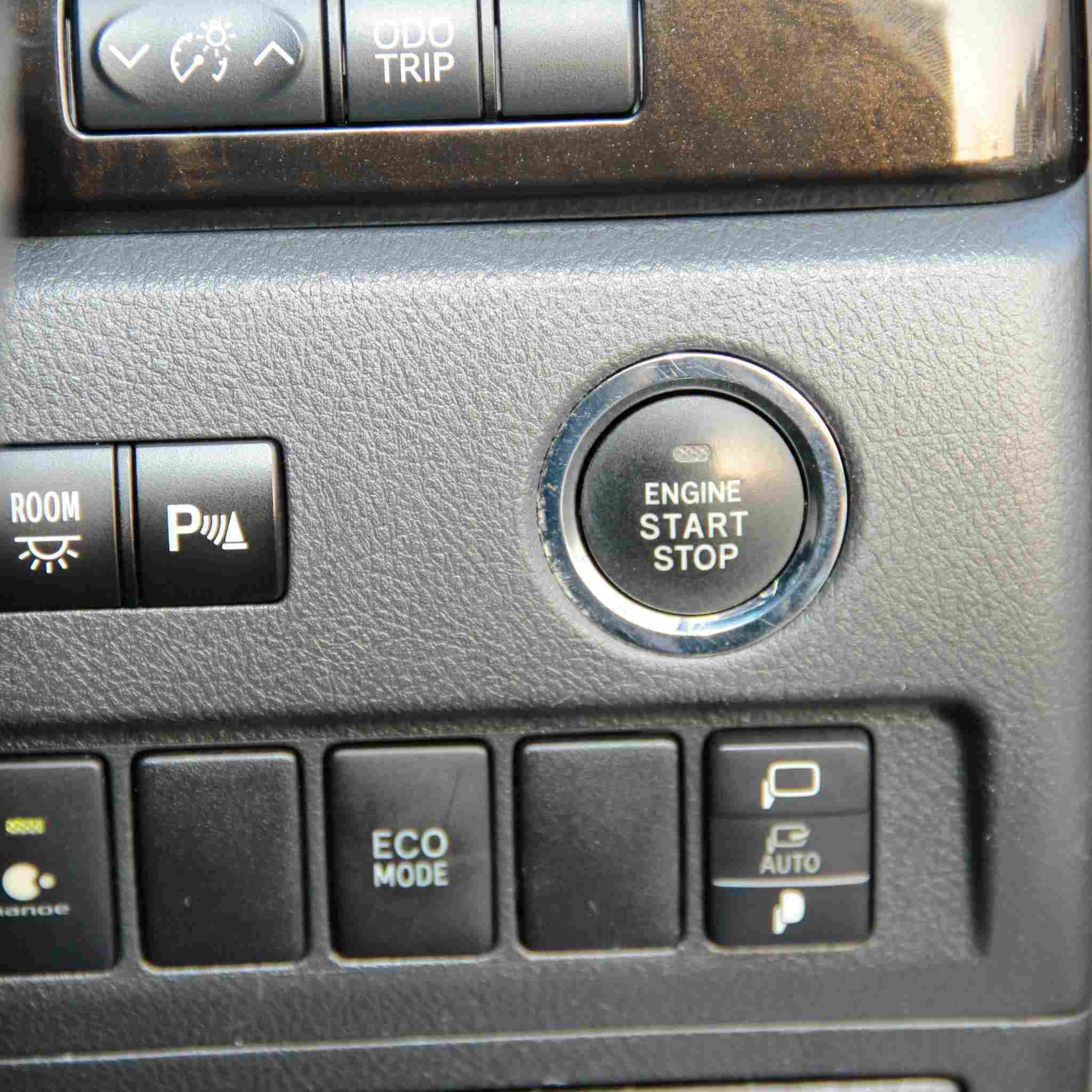 2014 Toyota Vellfire 2.4 Golden Eyes II Wagon