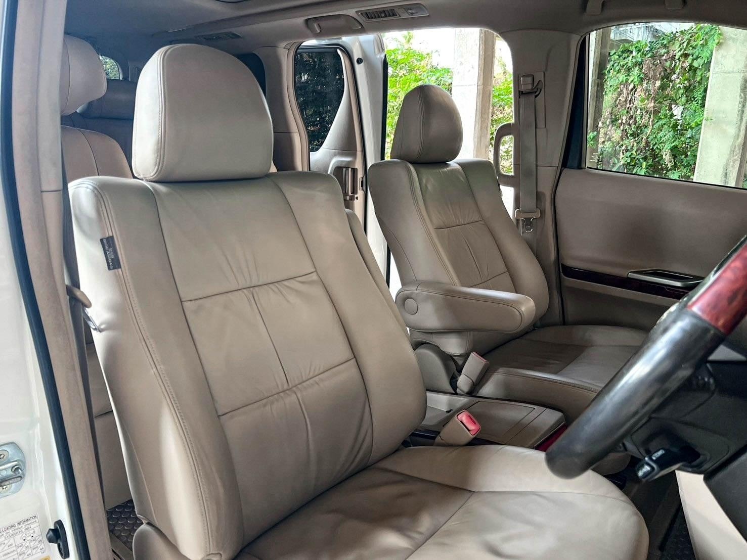 2010 Toyota Alphard 2.4V