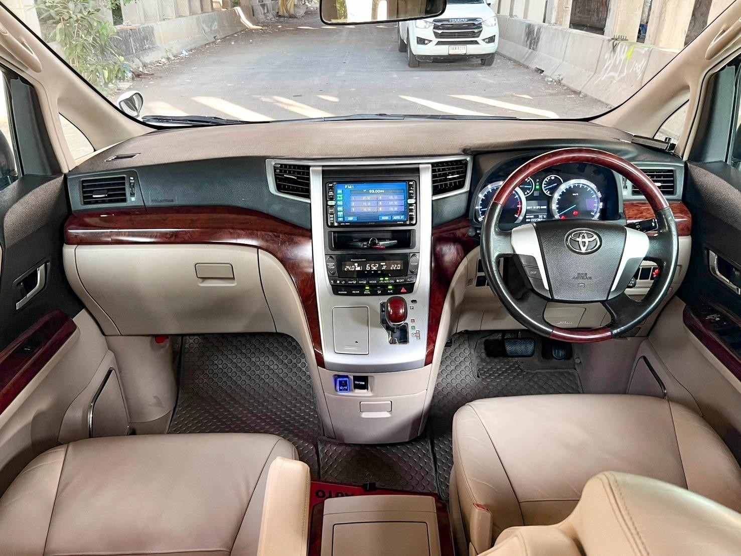 2010 Toyota Alphard 2.4V