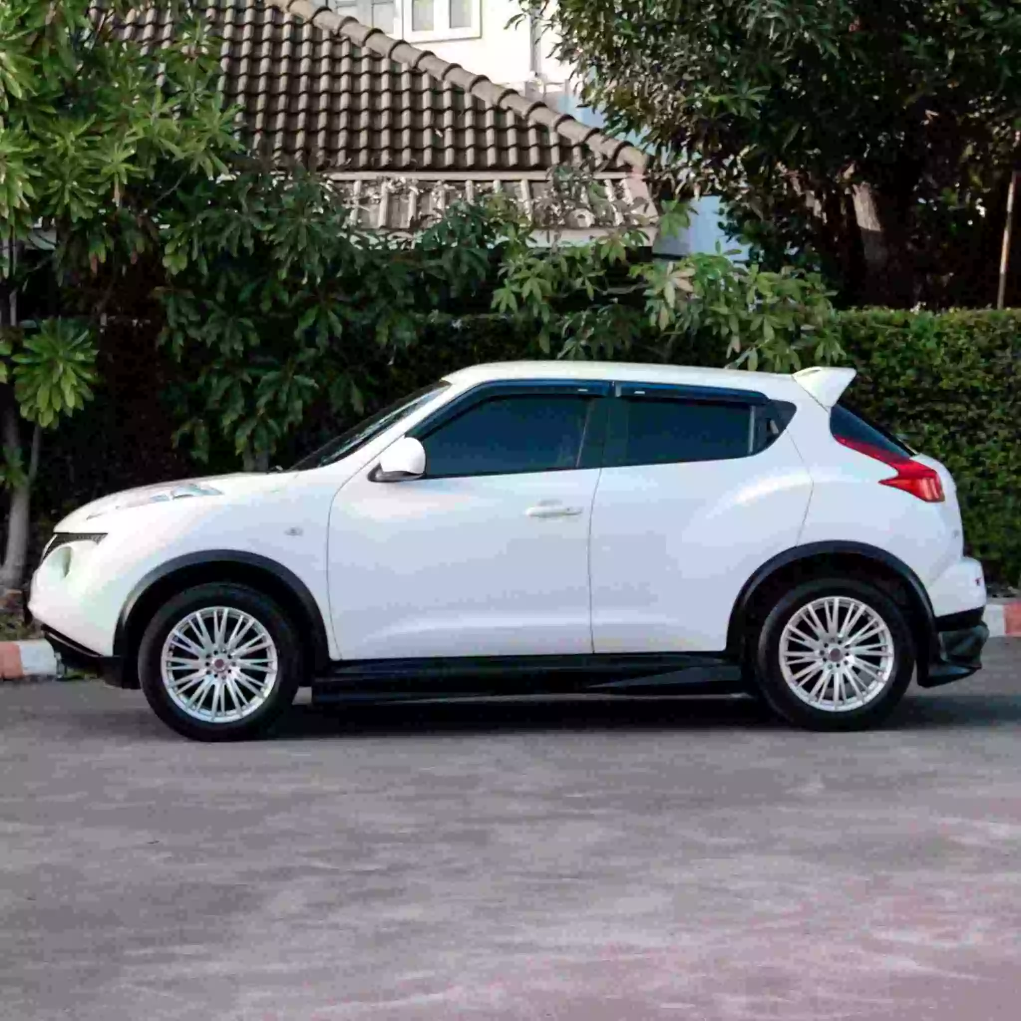 2014 NISSAN JUKE 1.6 V