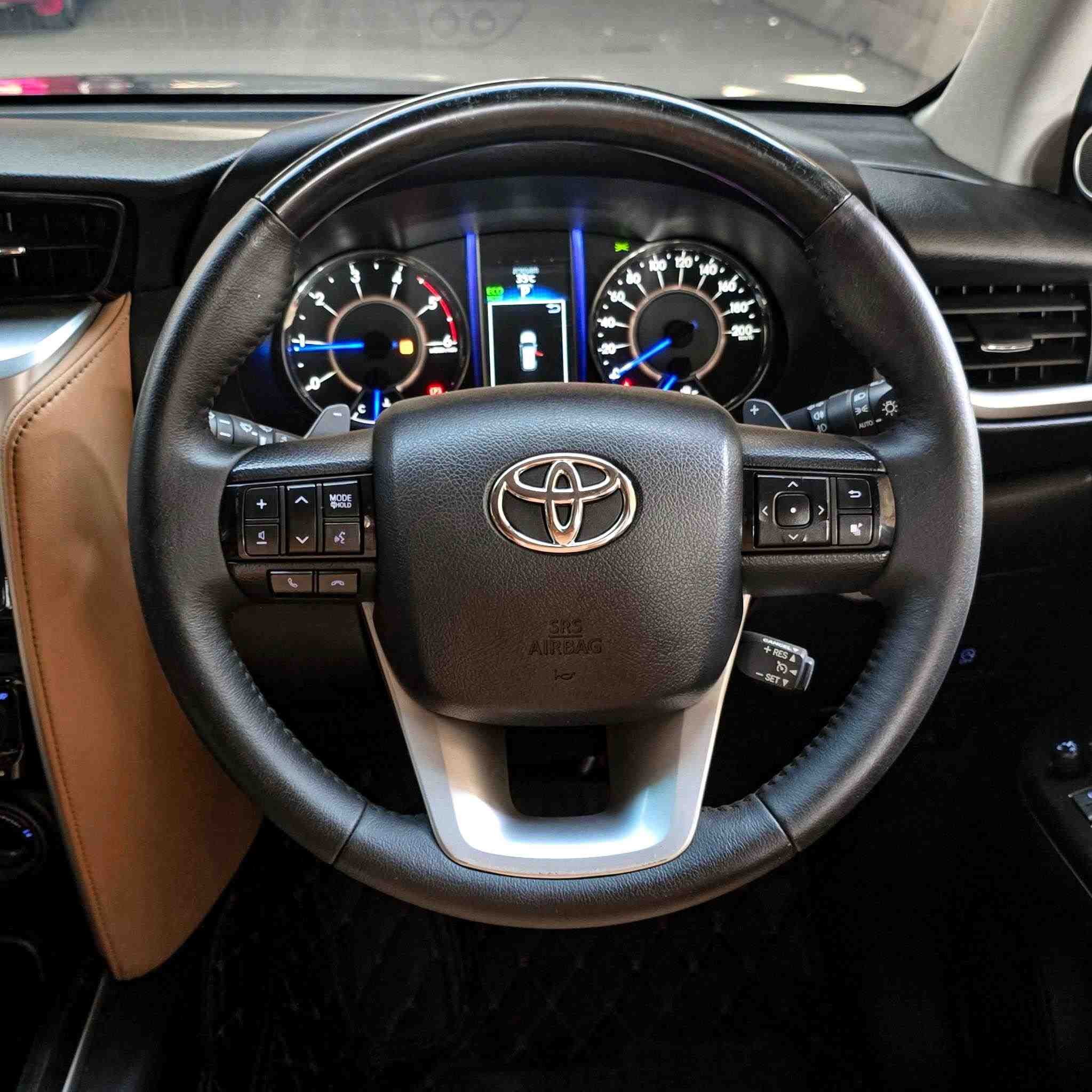 2015 TOYOTA FORTUNER 2.8 V 4WD