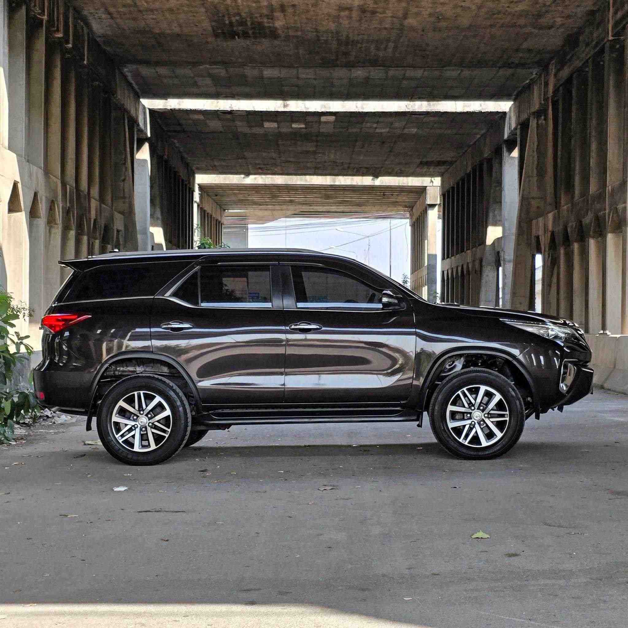 2015 TOYOTA FORTUNER 2.8 V 4WD
