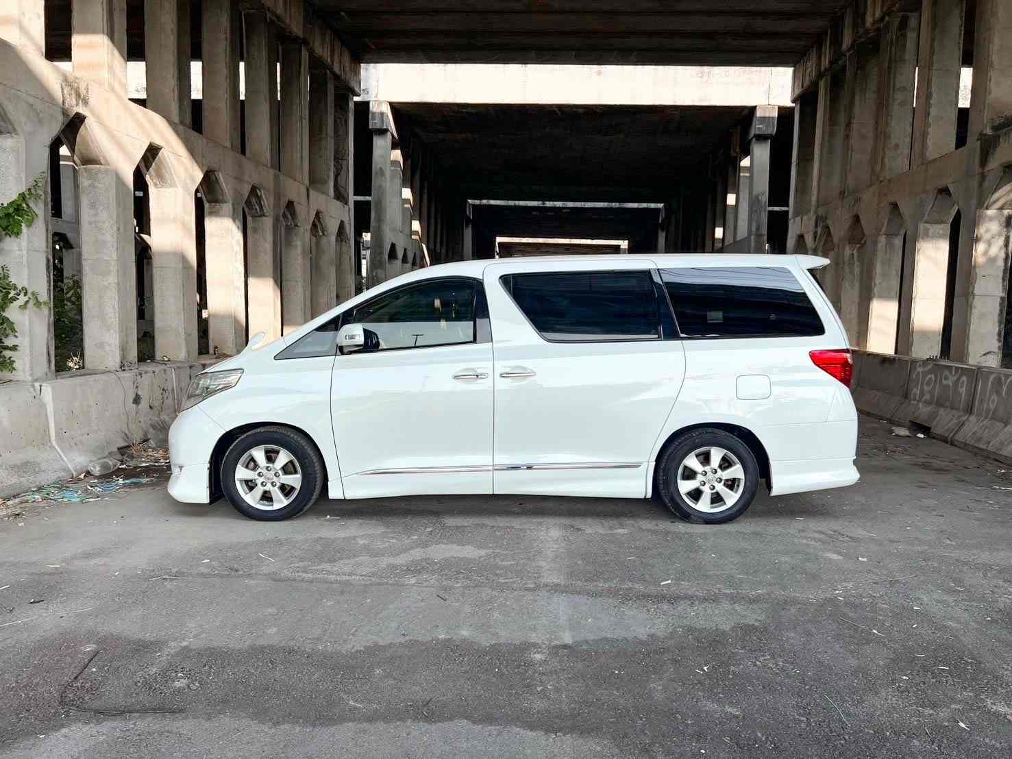2010 Toyota Alphard 2.4V