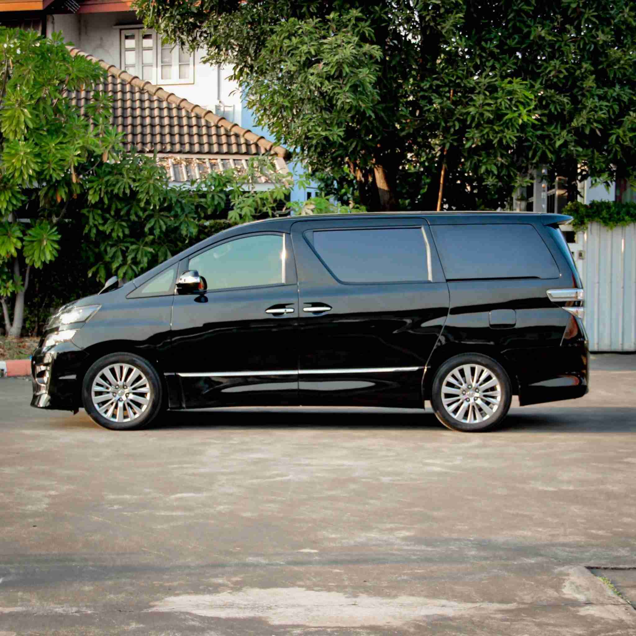 2014 Toyota Vellfire 2.4 Golden Eyes II Wagon