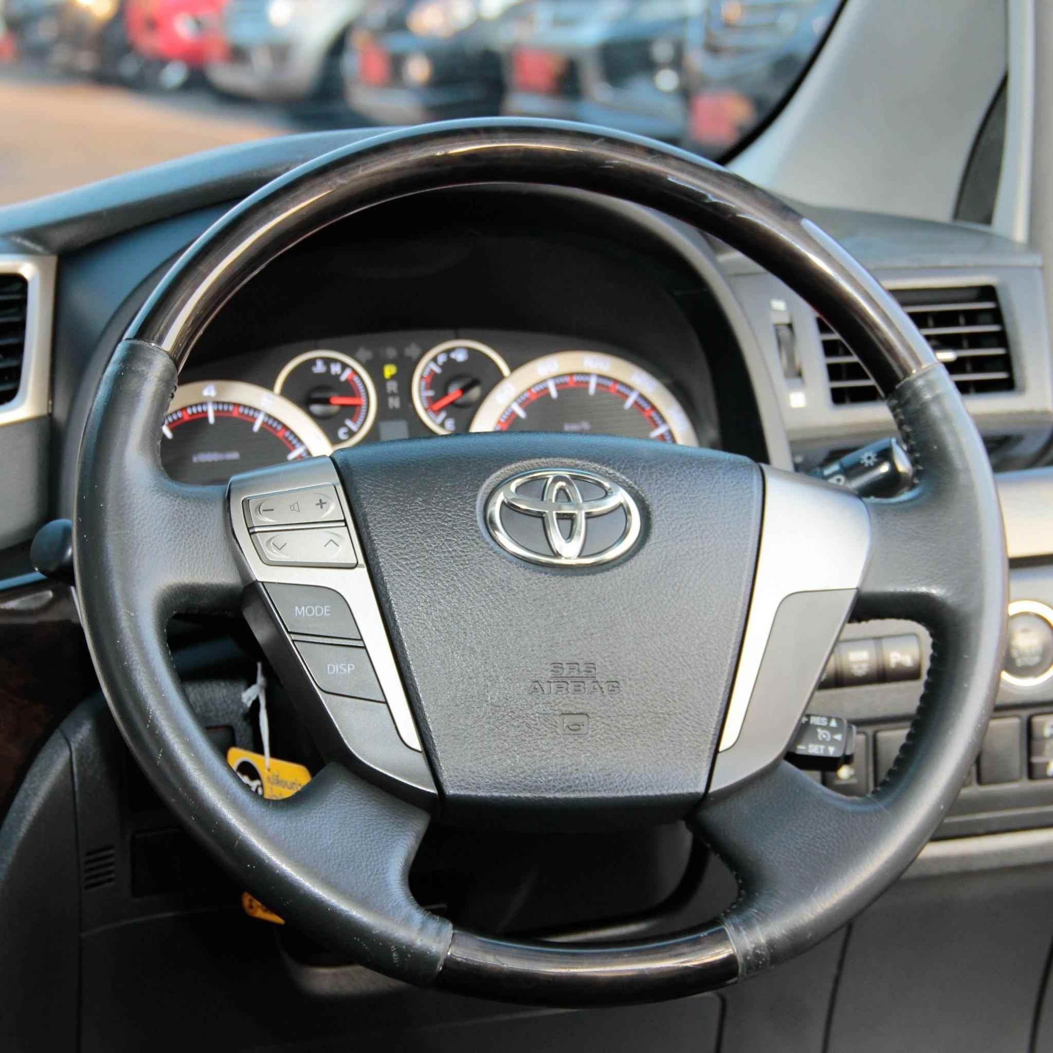 2014 Toyota Vellfire 2.4 Golden Eyes II Wagon