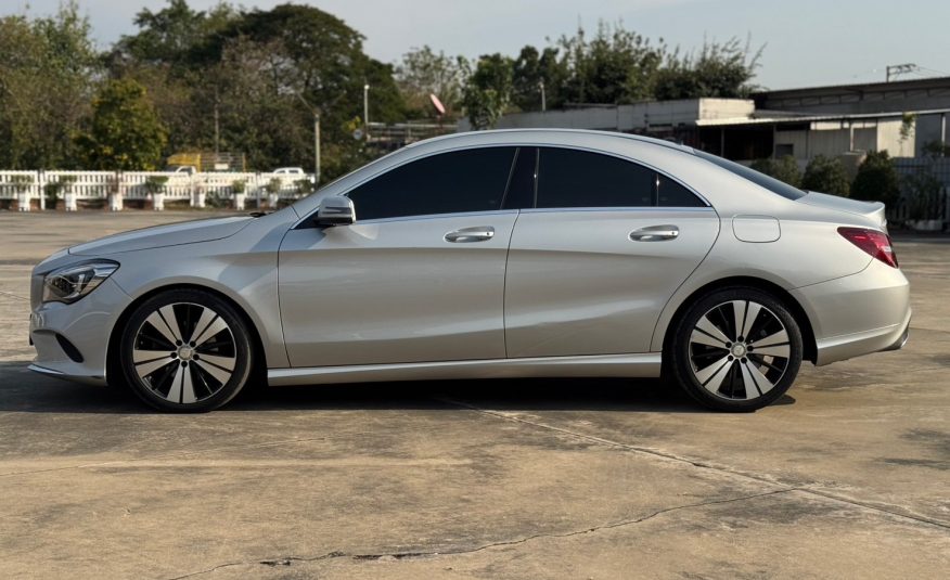 2017 Mercedes Benz CLA200