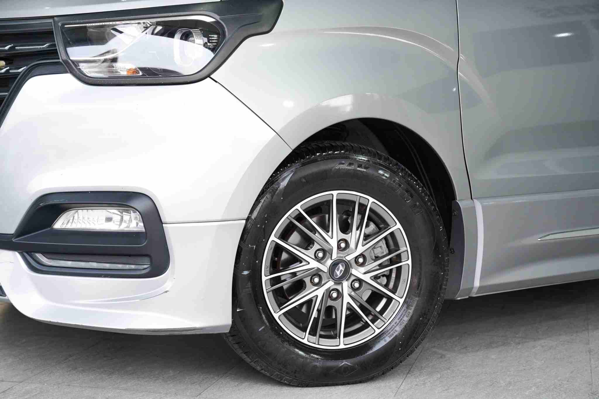 2019 HYUNDAI H1 2.5 Elite AT