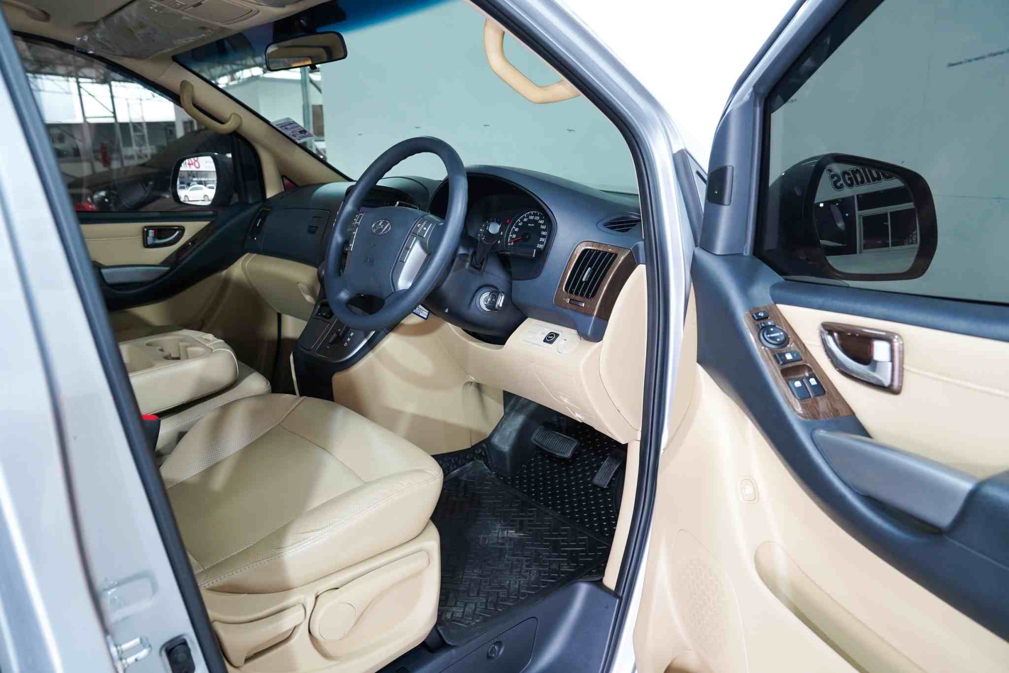 2019 HYUNDAI H1 2.5 Elite AT