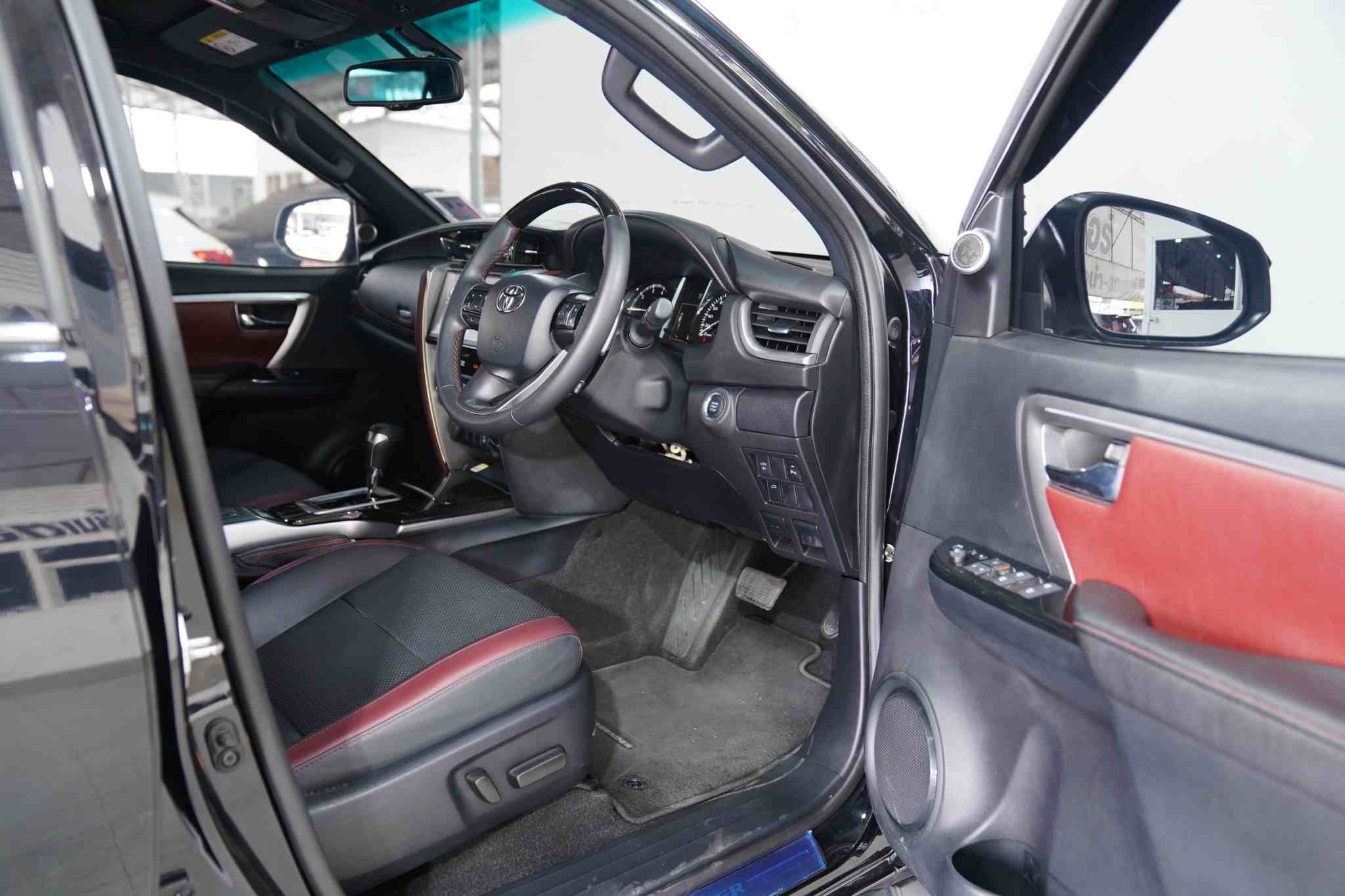 2021 TOYOTA FORTUNER 2.4 LEGENDER 4WD AT