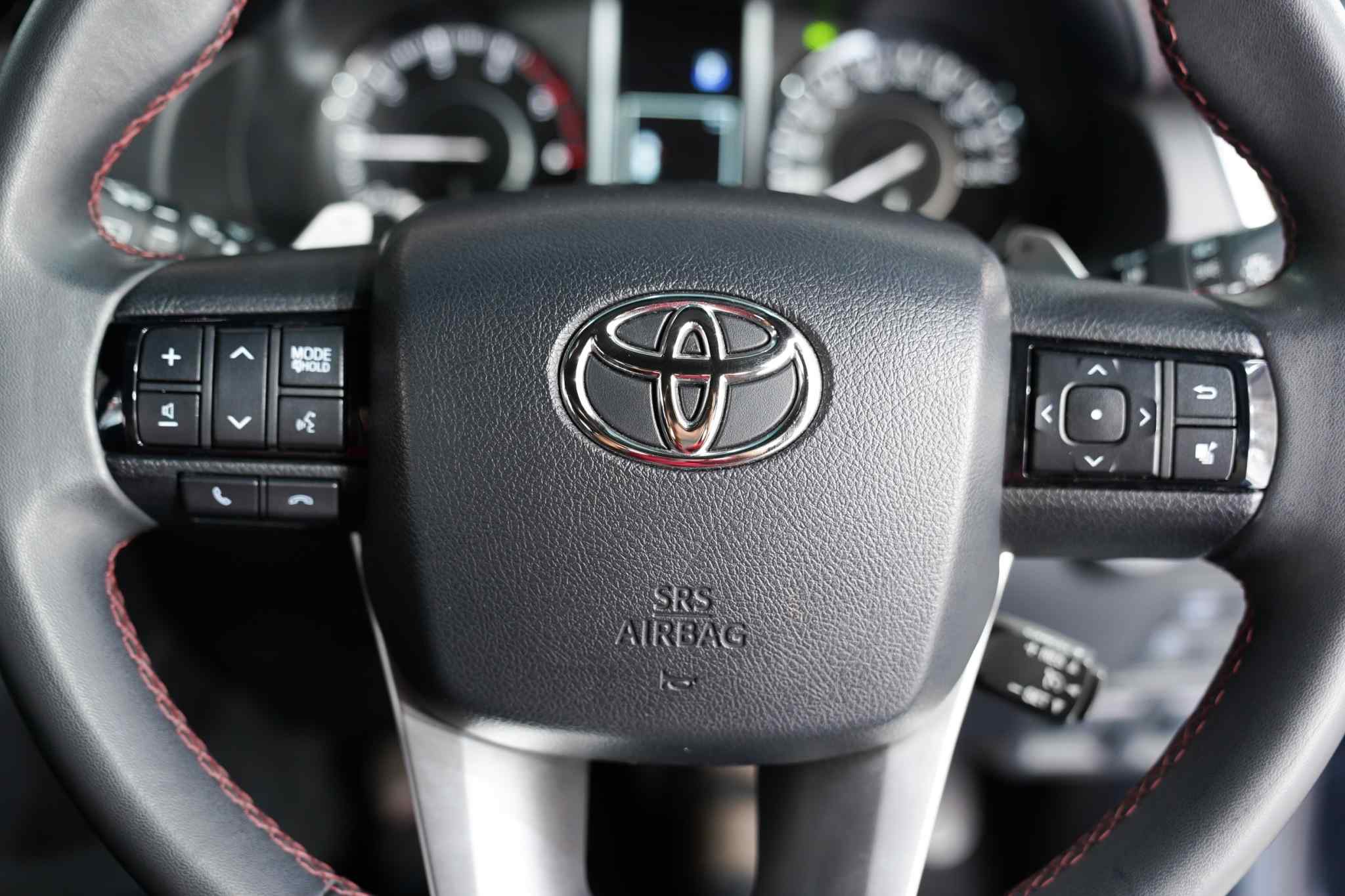 2021 TOYOTA FORTUNER 2.4 LEGENDER 4WD AT