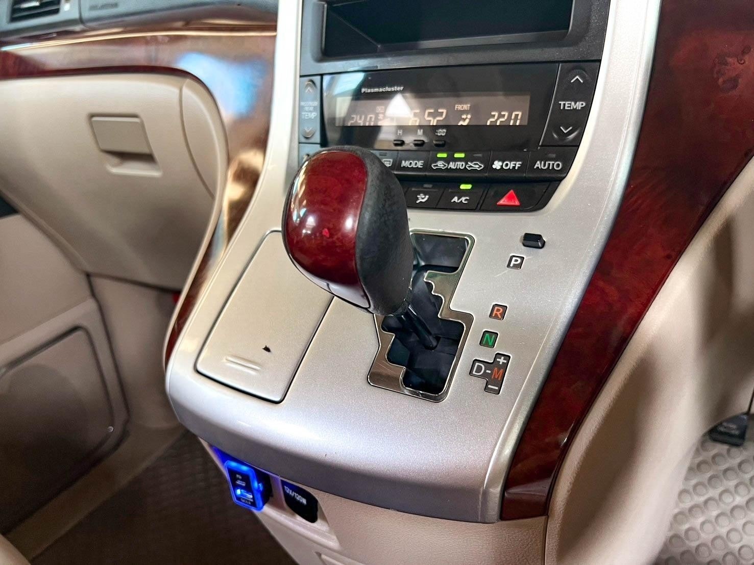 2010 Toyota Alphard 2.4V