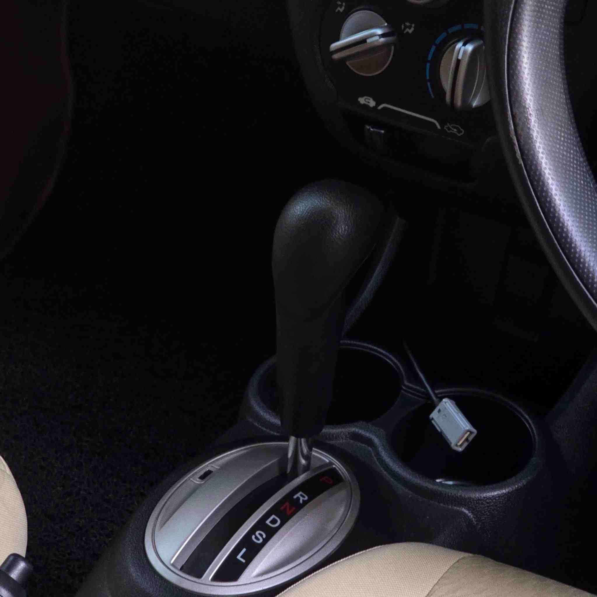 2013 HONDA BRIO AMAZE 1.2 V