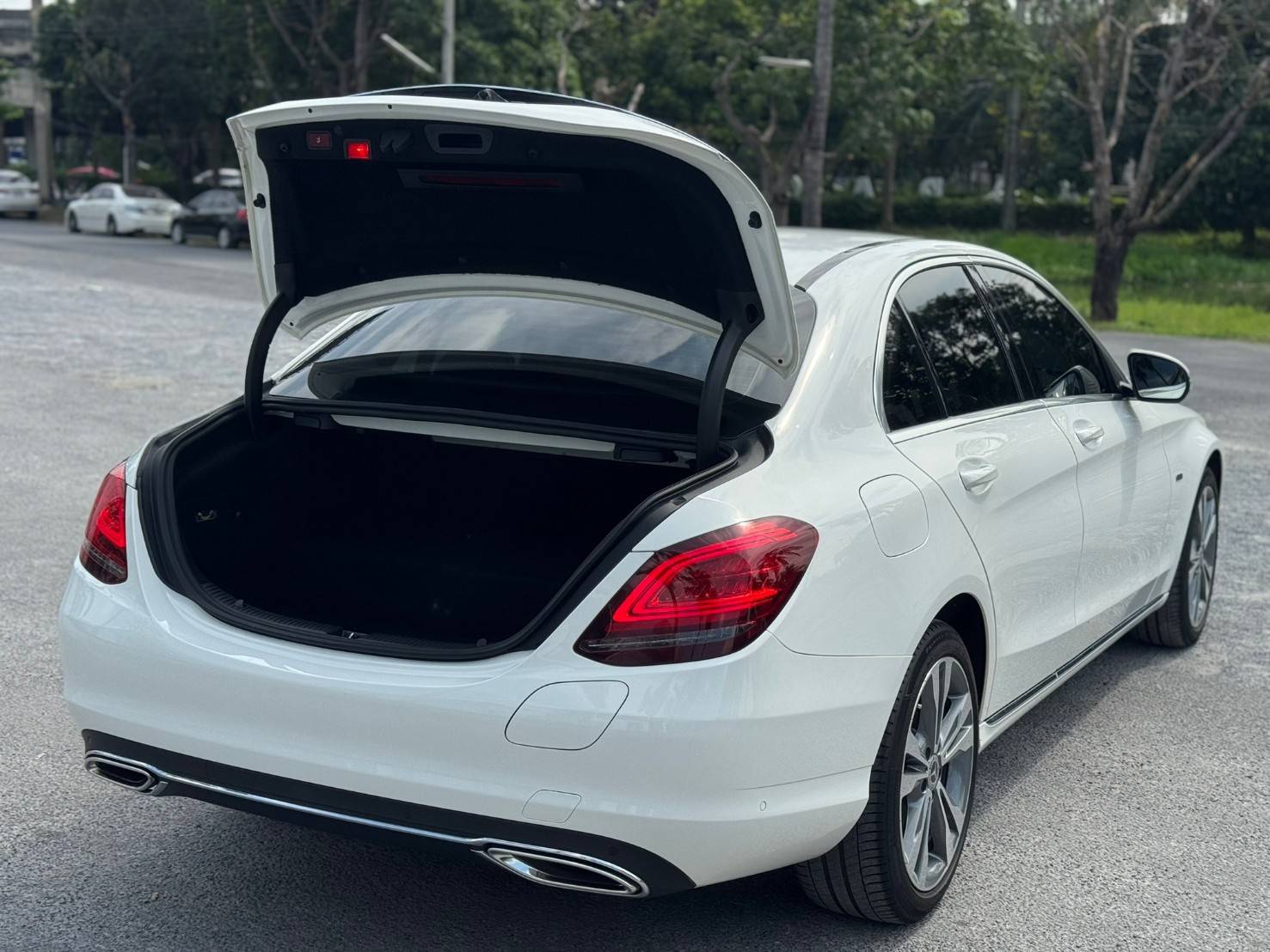 2019 Mercedes Benz C300e Avantgarde