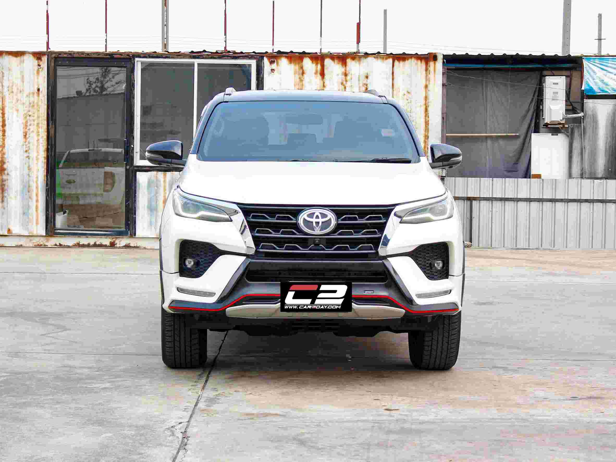 2022 TOYOTA FORTUNER 2.4 V 4WD LEADER