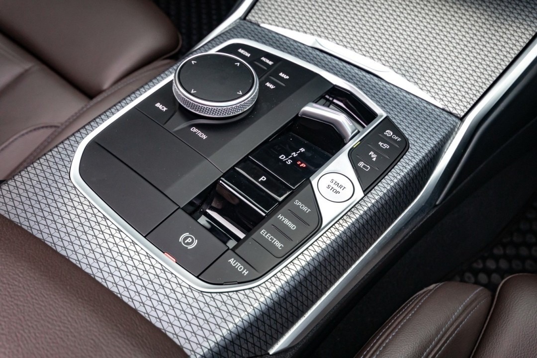 2023 BMW 330e M Sport LCI