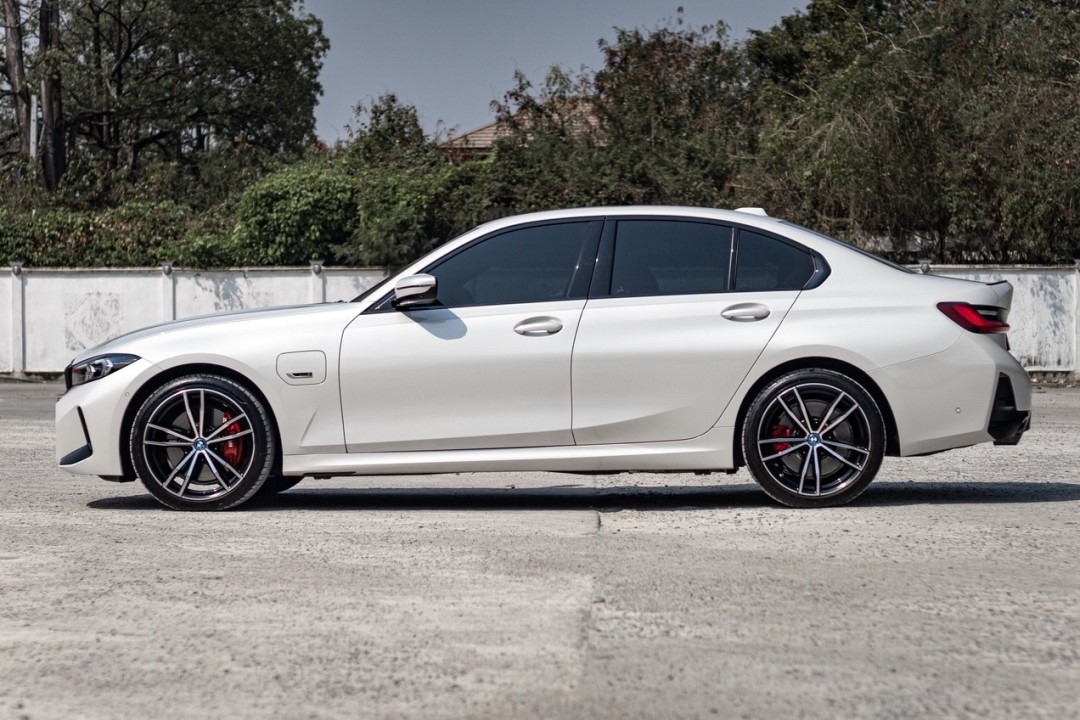 2023 BMW 330e M Sport LCI