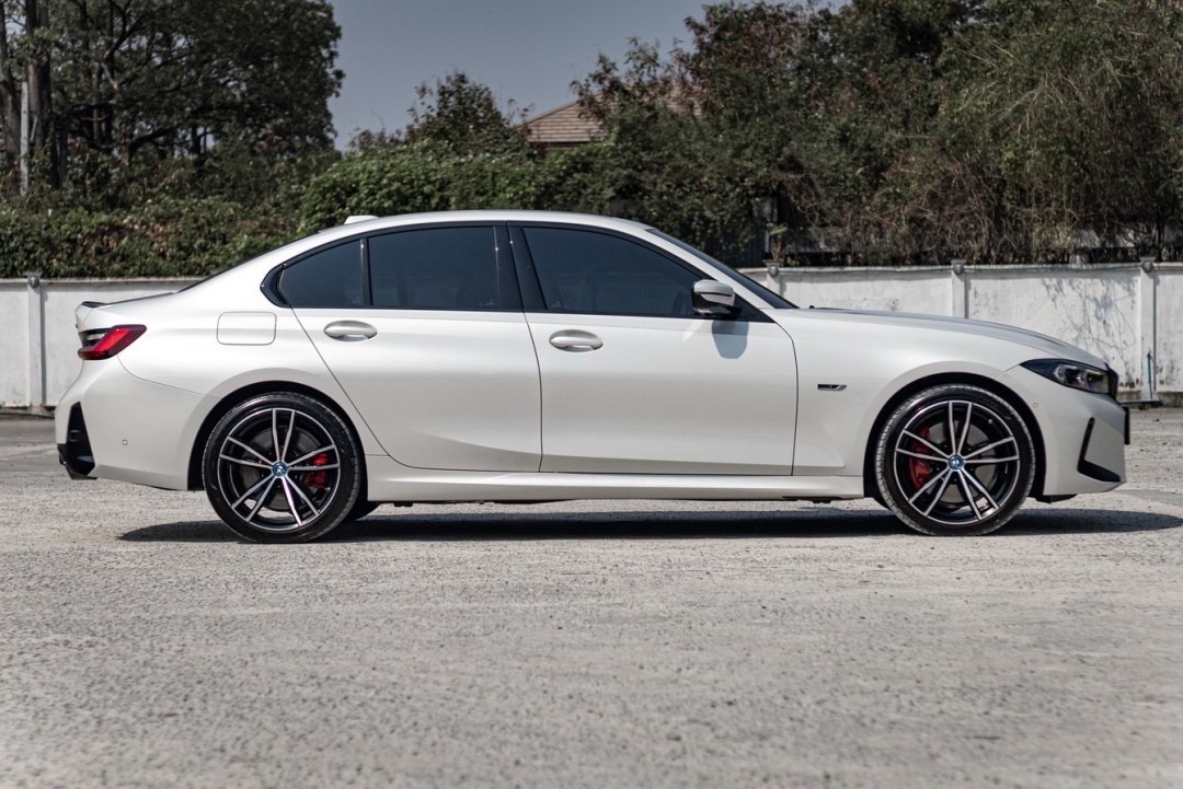 2023 BMW 330e M Sport LCI