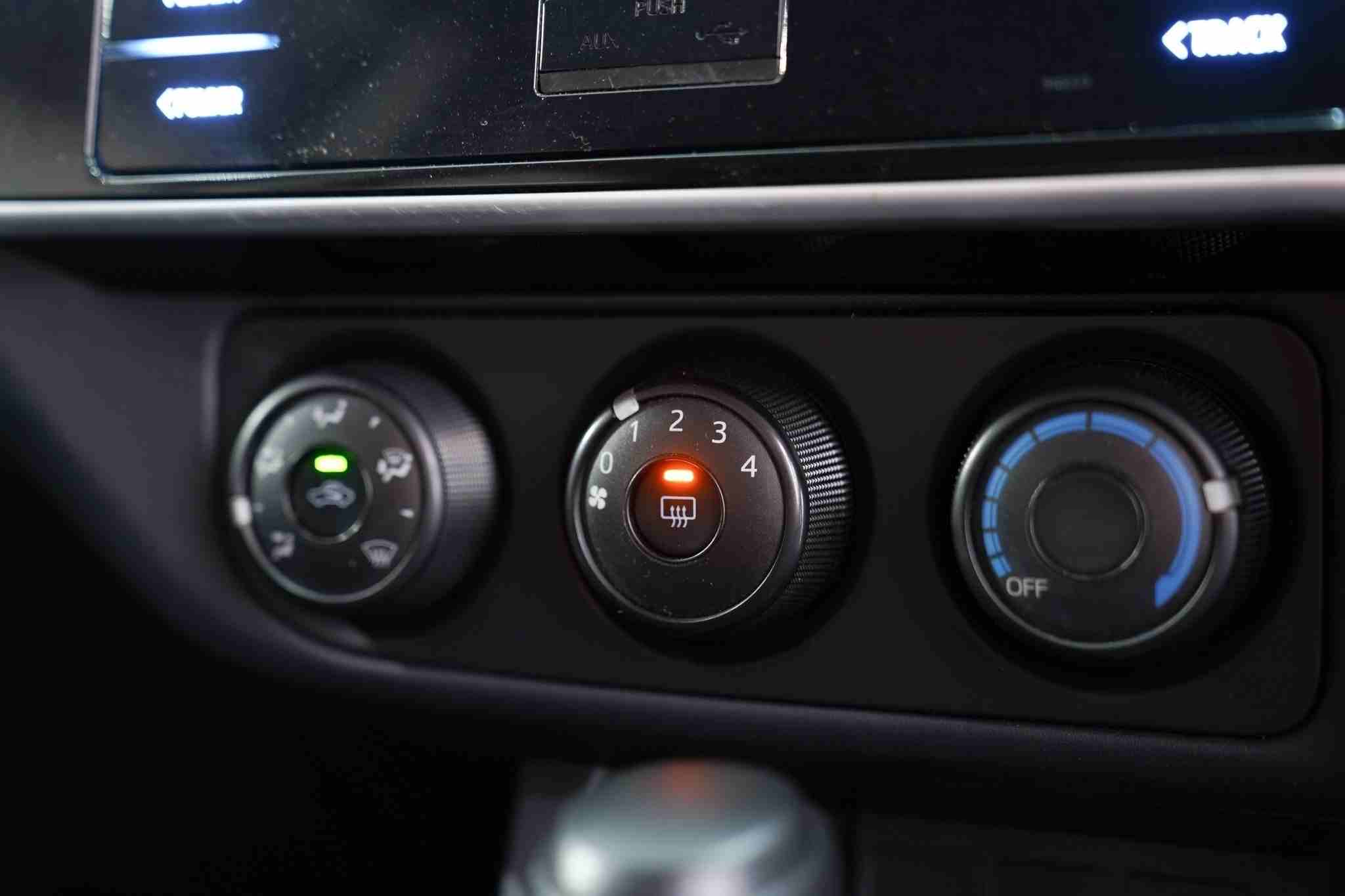 2017 TOYOTA ALTIS 1.8 E AT