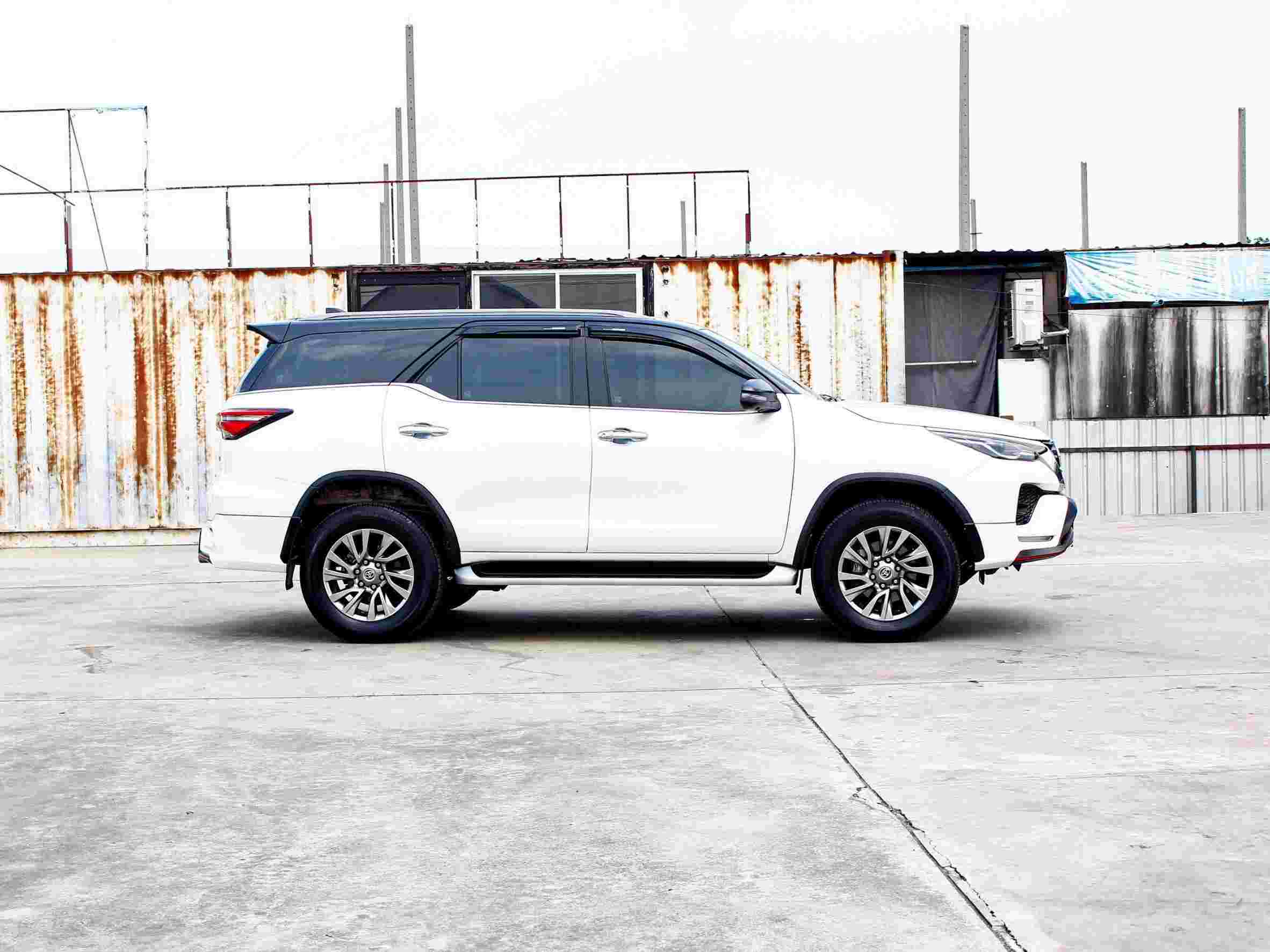 2022 TOYOTA FORTUNER 2.4 V 4WD LEADER