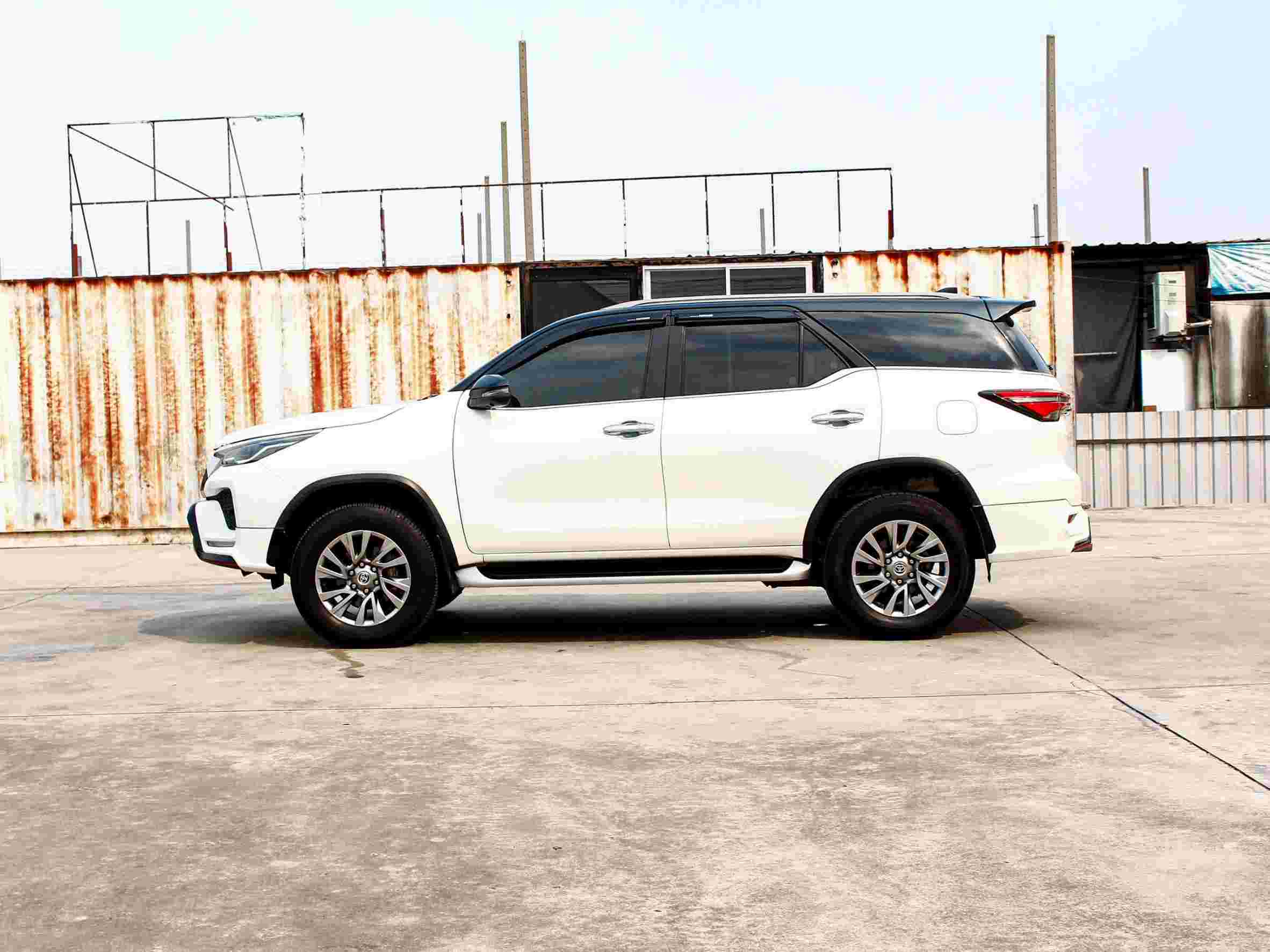 2022 TOYOTA FORTUNER 2.4 V 4WD LEADER