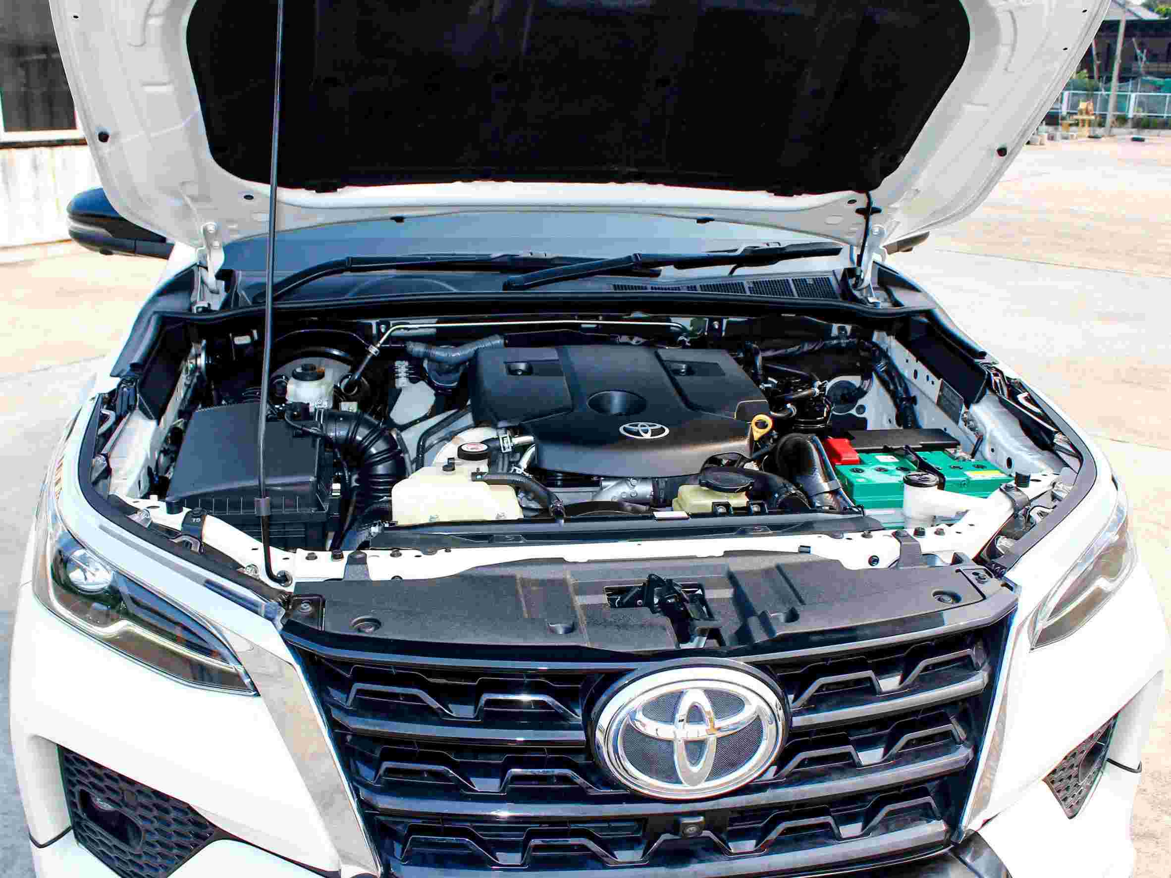 2022 TOYOTA FORTUNER 2.4 V 4WD LEADER
