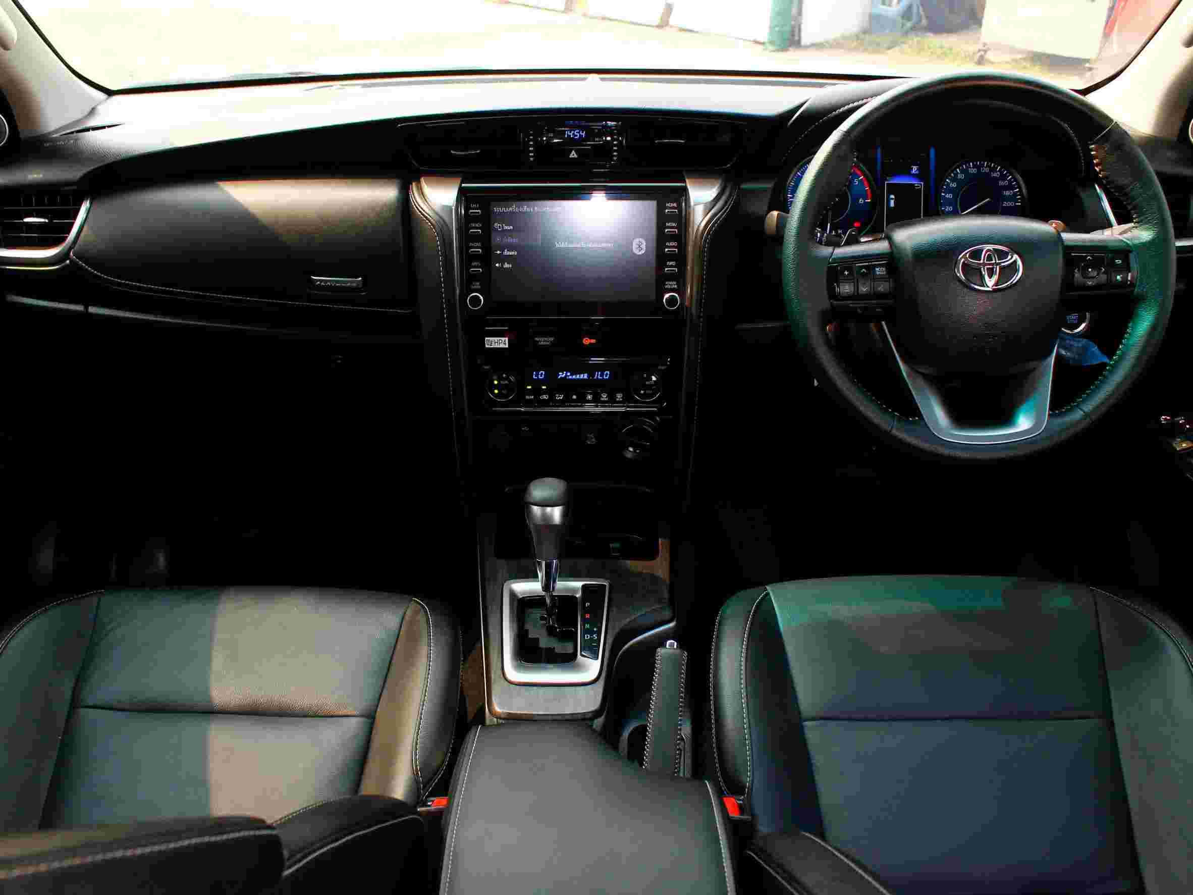 2022 TOYOTA FORTUNER 2.4 V 4WD LEADER