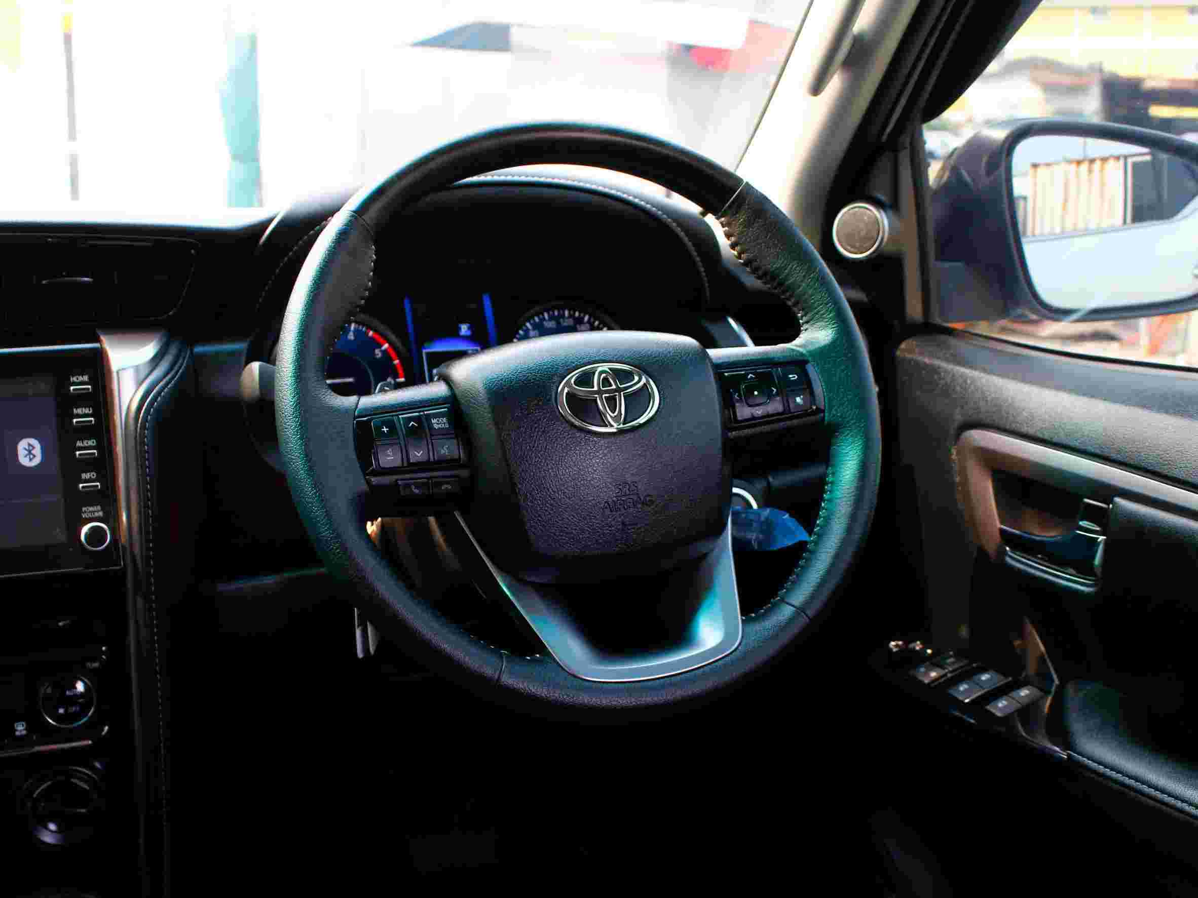 2022 TOYOTA FORTUNER 2.4 V 4WD LEADER
