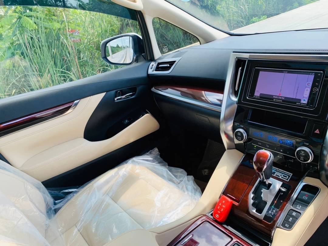 2017 TOYOTA ALPHARD 2.5 HYBRID GF E-FOUR 4WD